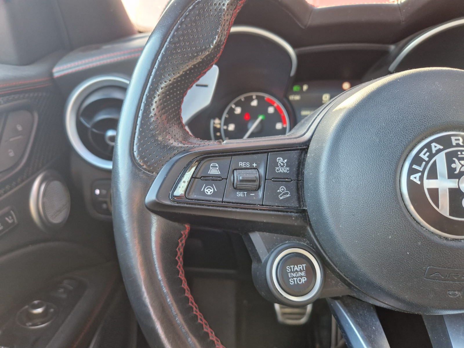 Alfa Romeo STELVIO ESTREMA Q4 2.2 JTD 210CV – GARANTIE 12 MOIS — photo 24