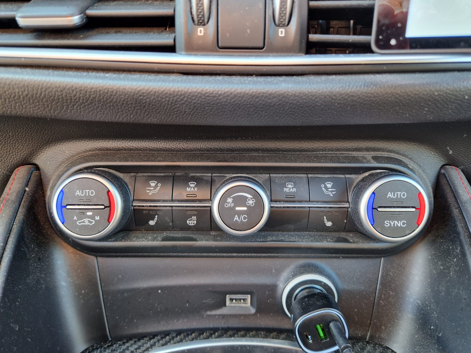 Alfa Romeo STELVIO ESTREMA Q4 2.2 JTD 210CV – GARANTIE 12 MOIS — photo 31