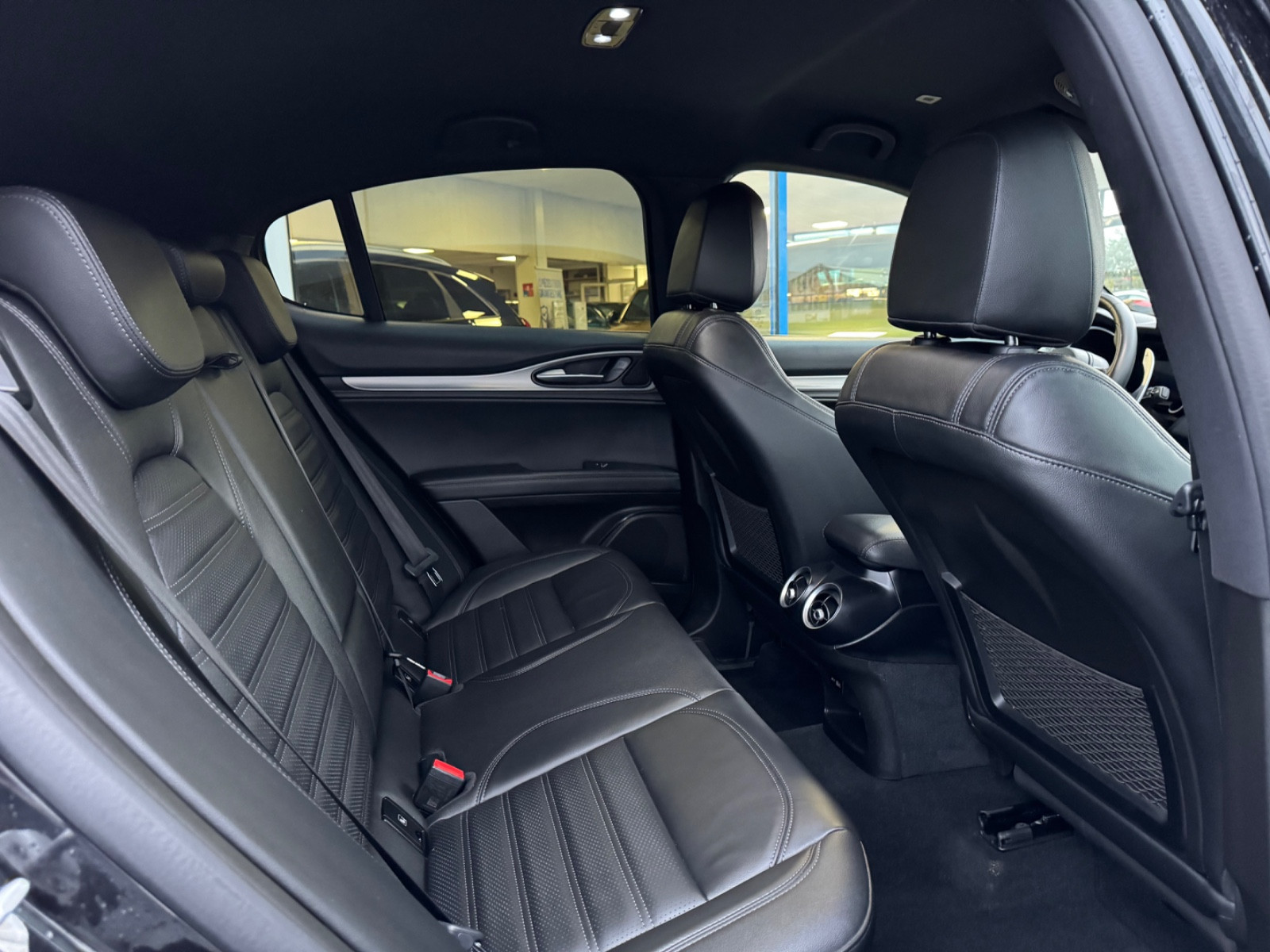 Alfa Romeo STELVIO VELOCE 2.2L 160 CH Q2 AT8 - vue 1