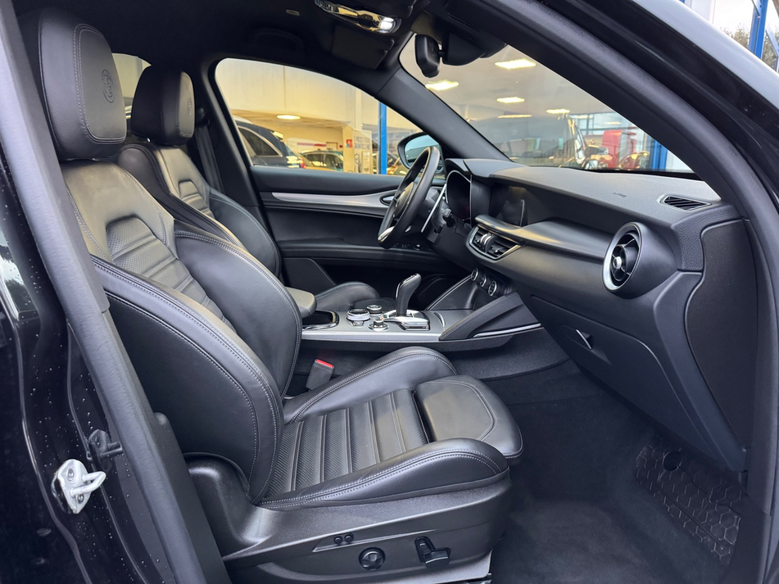 Alfa Romeo STELVIO VELOCE 2.2L 160 CH Q2 AT8 - vue 1