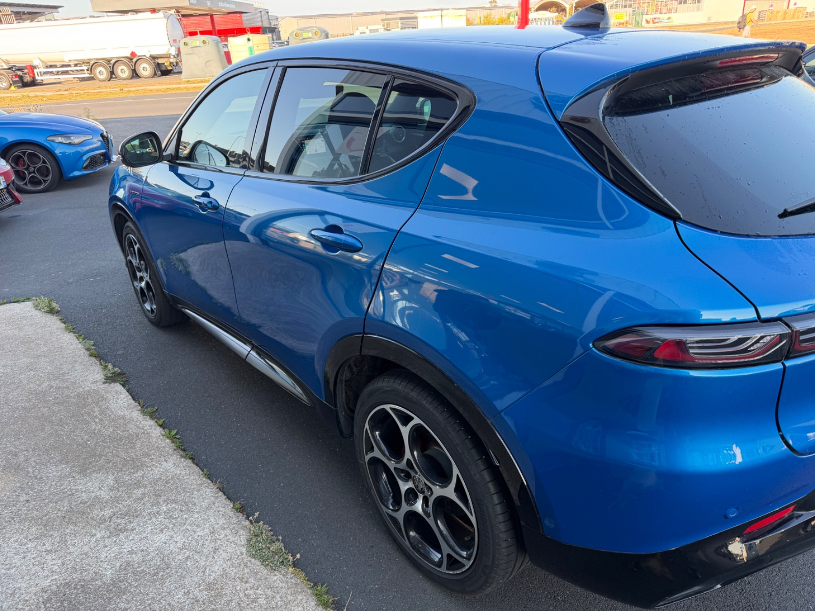 Alfa Romeo  Tonale Veloce TCT7 MHEV 160 CH - vue 1