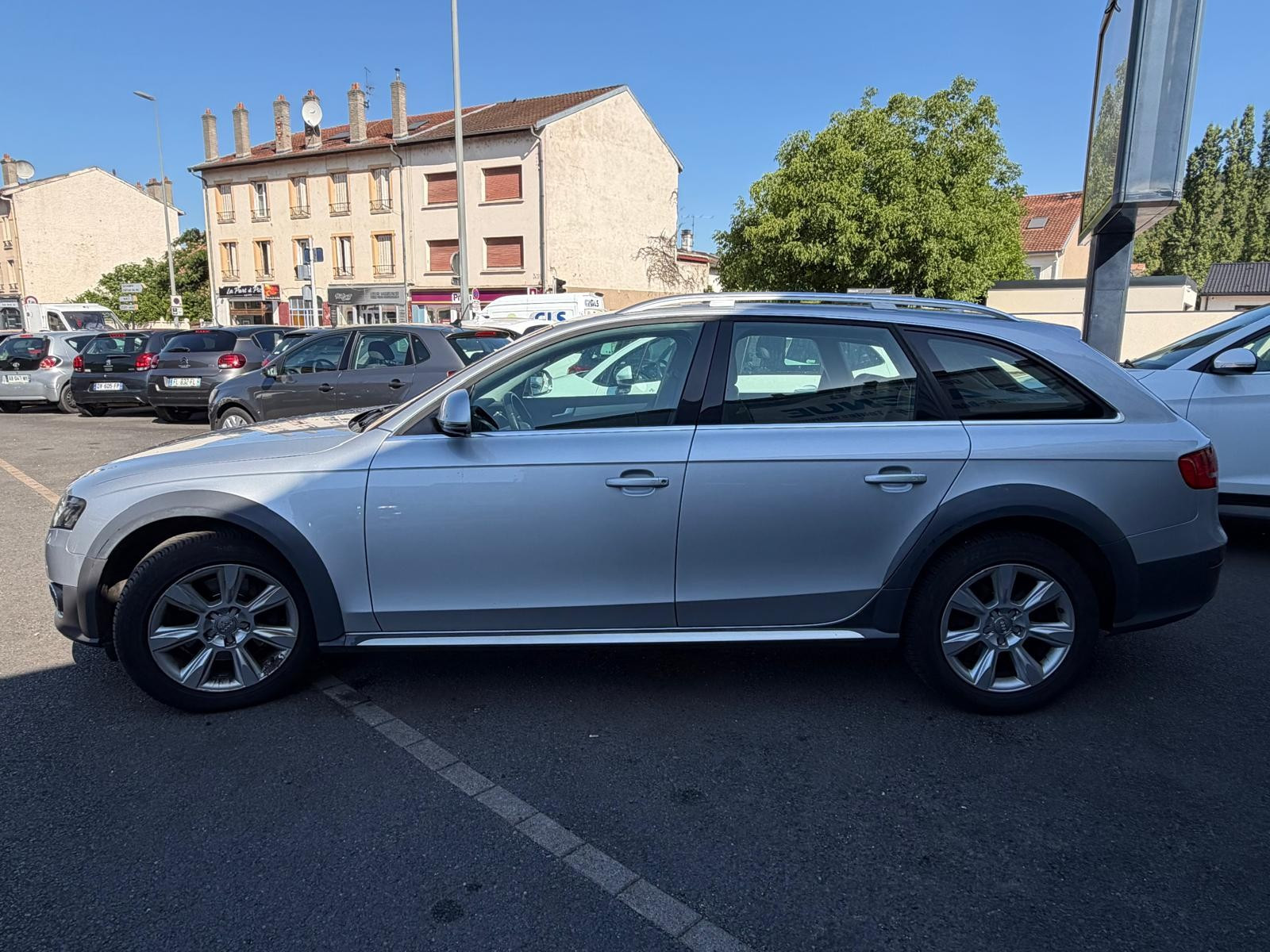 Audi A4 ALLROAD - vue 1