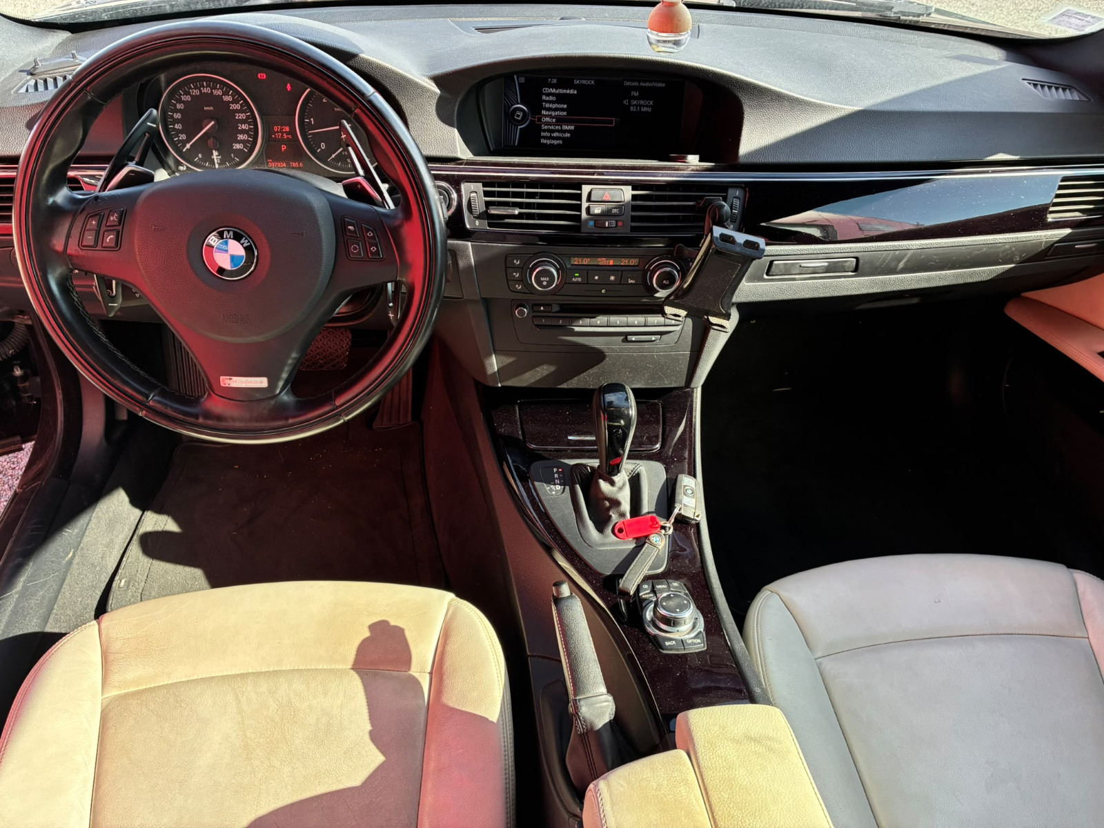 BMW Série 3 330d 245ch Pack Individual – GARANTIE 12 MOIS — photo 9