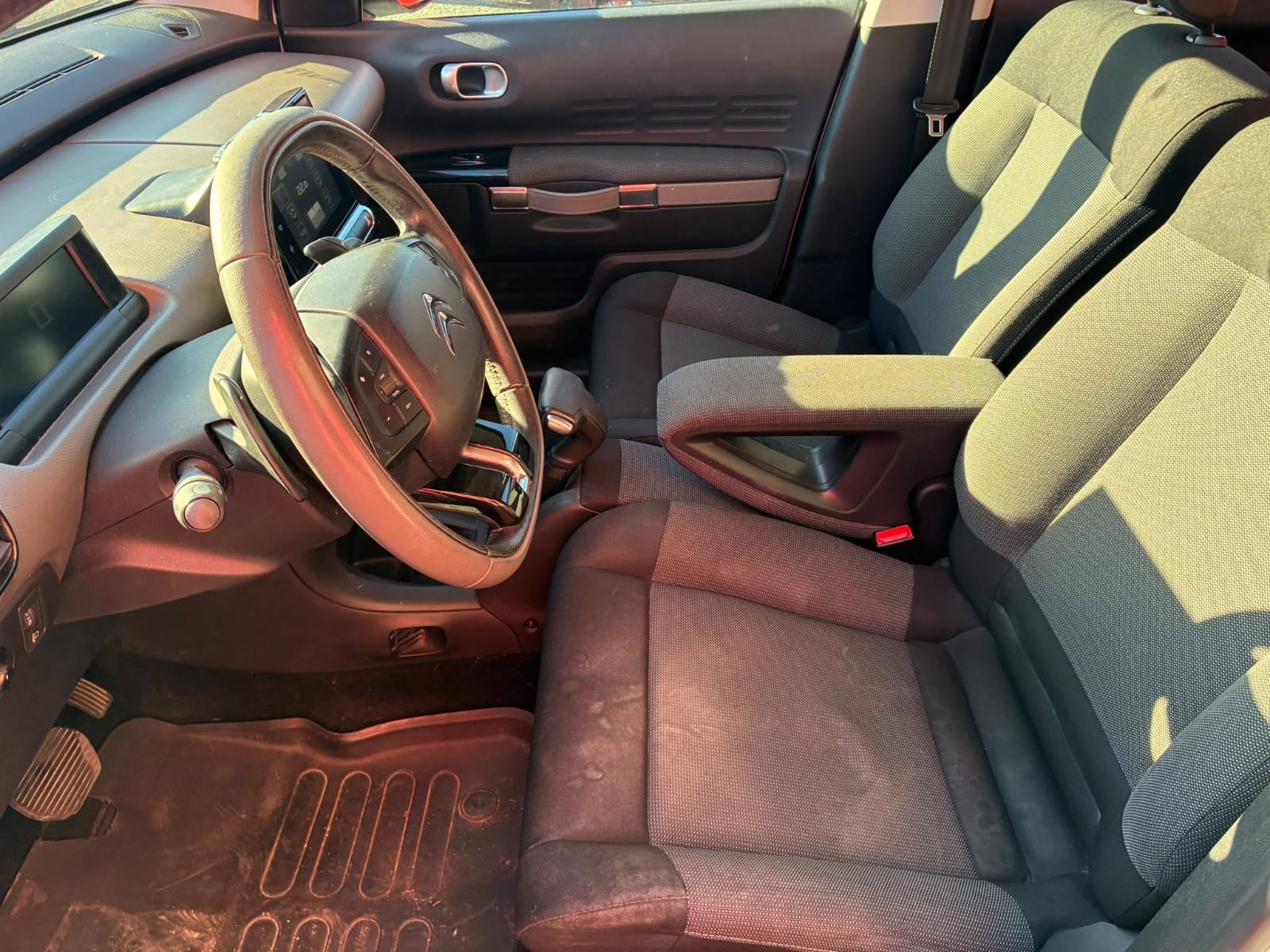 Citroën C4 CACTUS 1.6L BlueHDi 100ch Shine Edition ETG6 – Distribution OK – ATTELAGE – GARANTIE 12 MOIS — photo 11