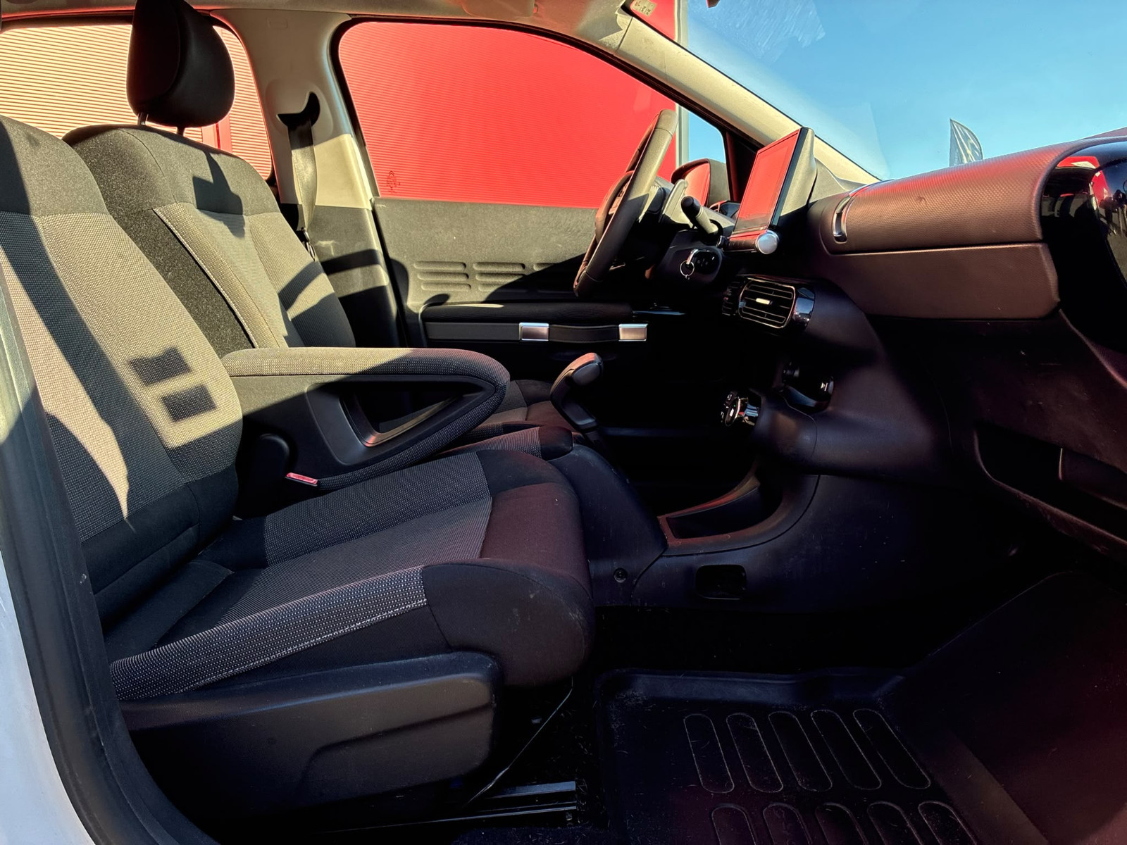 Citroën C4 CACTUS 1.6L BlueHDi 100ch Shine Edition ETG6 – Distribution OK – ATTELAGE – GARANTIE 12 MOIS — photo 14