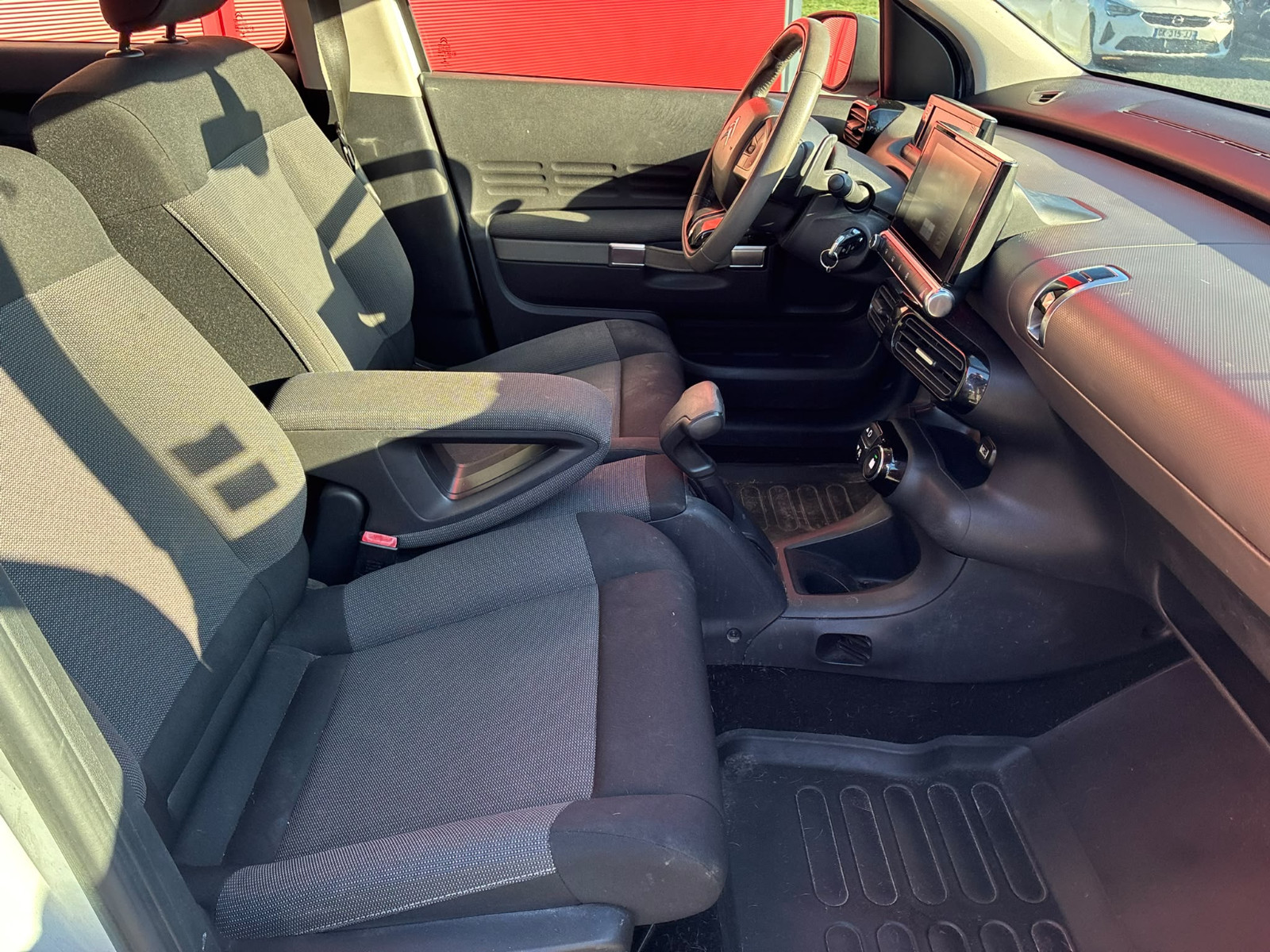 Citroën C4 CACTUS 1.6L BlueHDi 100ch Shine Edition ETG6 – Distribution OK – ATTELAGE – GARANTIE 12 MOIS — photo 15