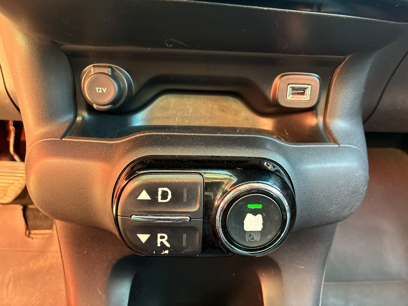 Citroën C4 CACTUS 1.6L BlueHDi 100ch Shine Edition ETG6 – Distribution OK – ATTELAGE – GARANTIE 12 MOIS — photo 28