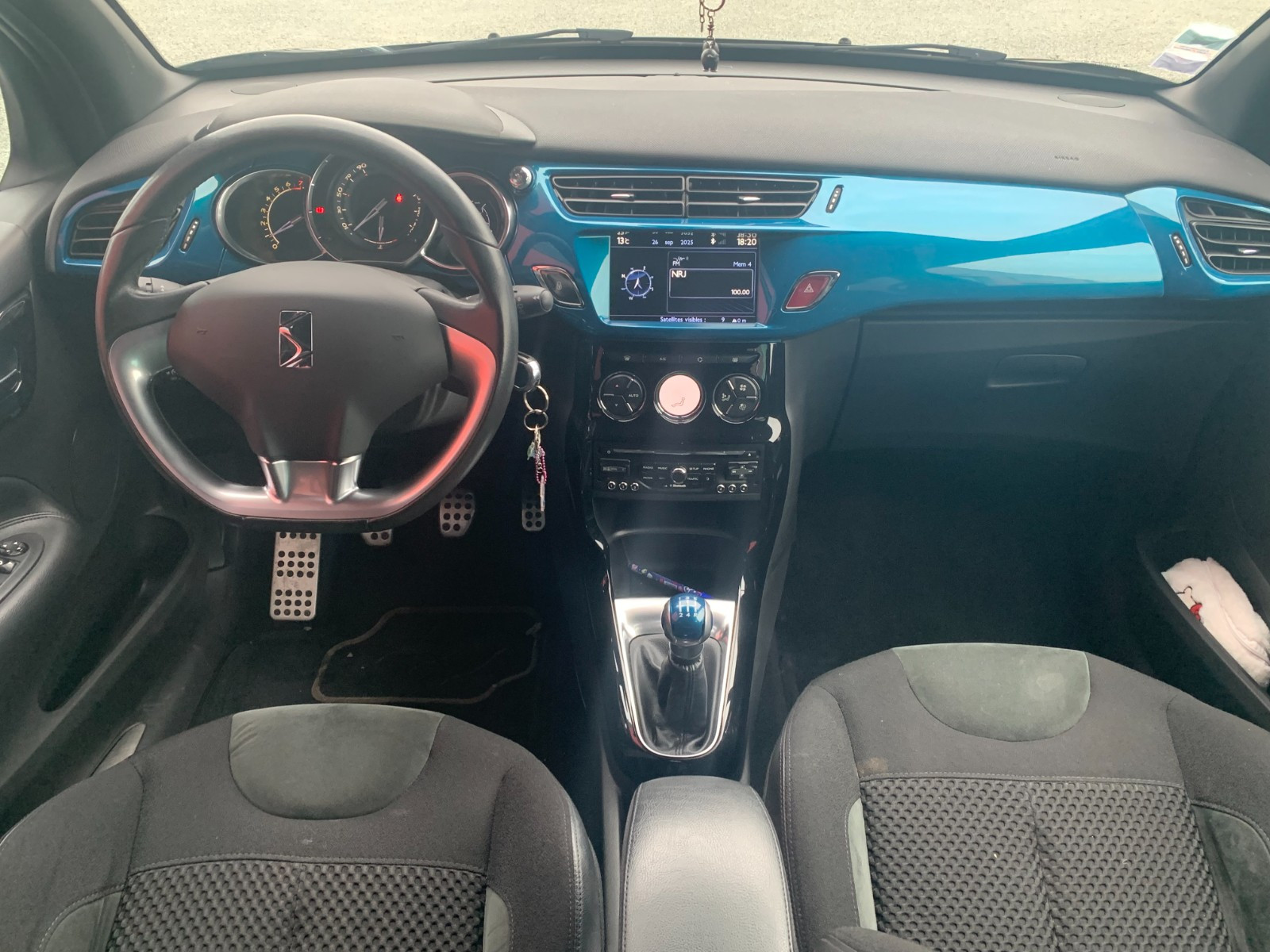 Citroën DS3 EMERAUDE ADDICT 110 CV ENTRETIEN CITROEN -GARANTIE 12 MOIS — photo 11