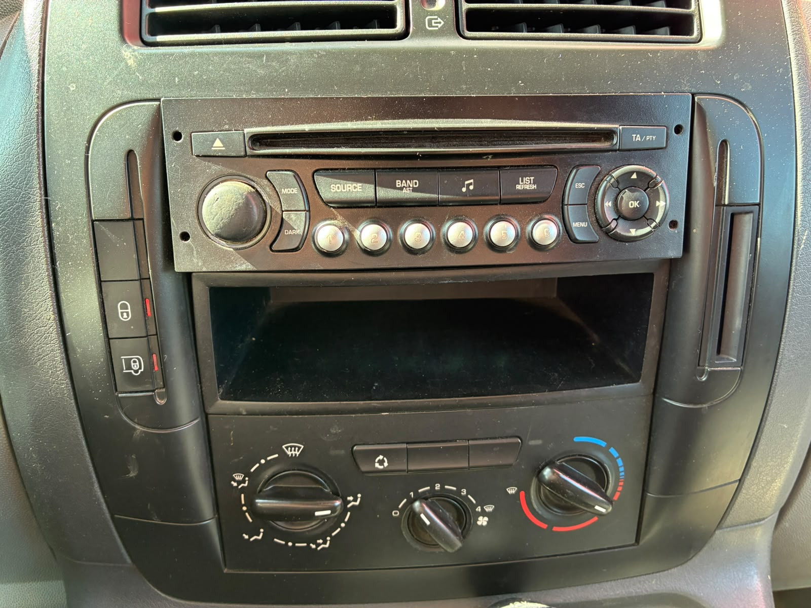 Citroën Jumpy Phase 1 Fourgon 1.6L HDI 90cv – GALERIE + ATTELAGE – GARANTIE 12 MOIS — photo 18