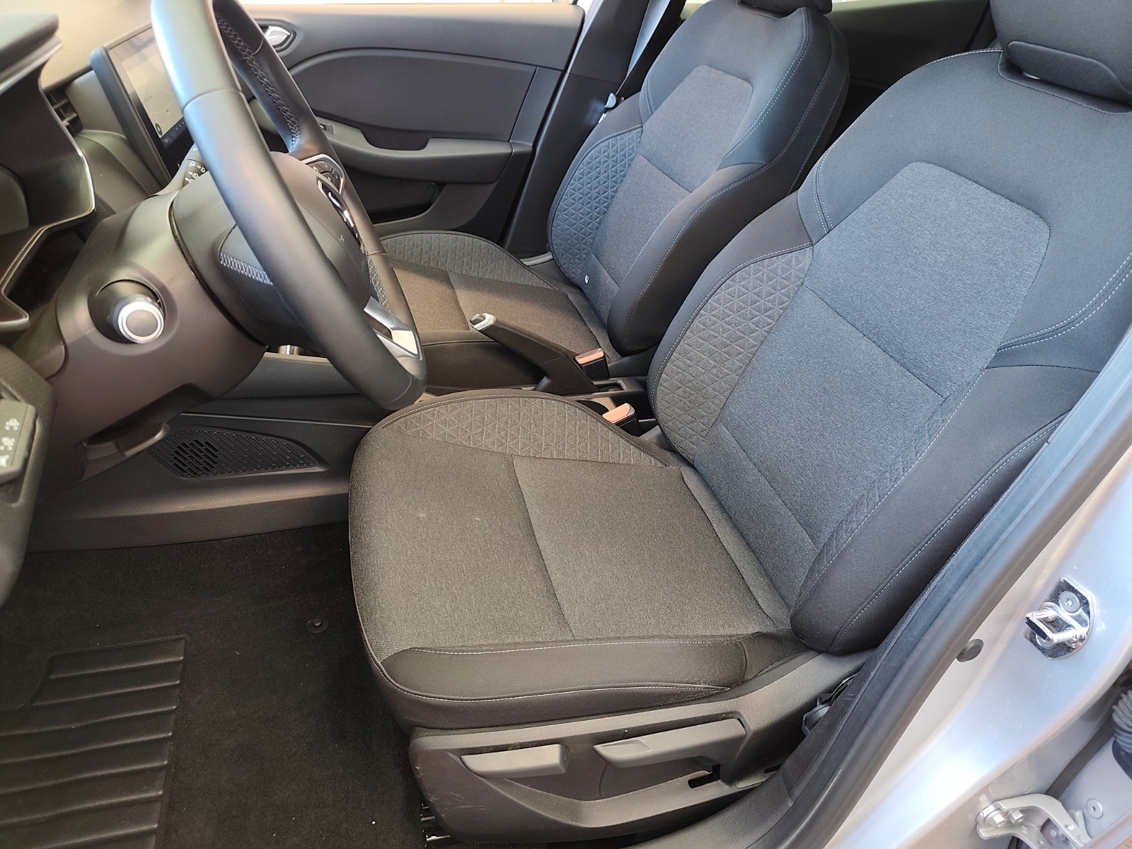 Renault CLIO BLUE DCI 85 BUSINESS - vue 1
