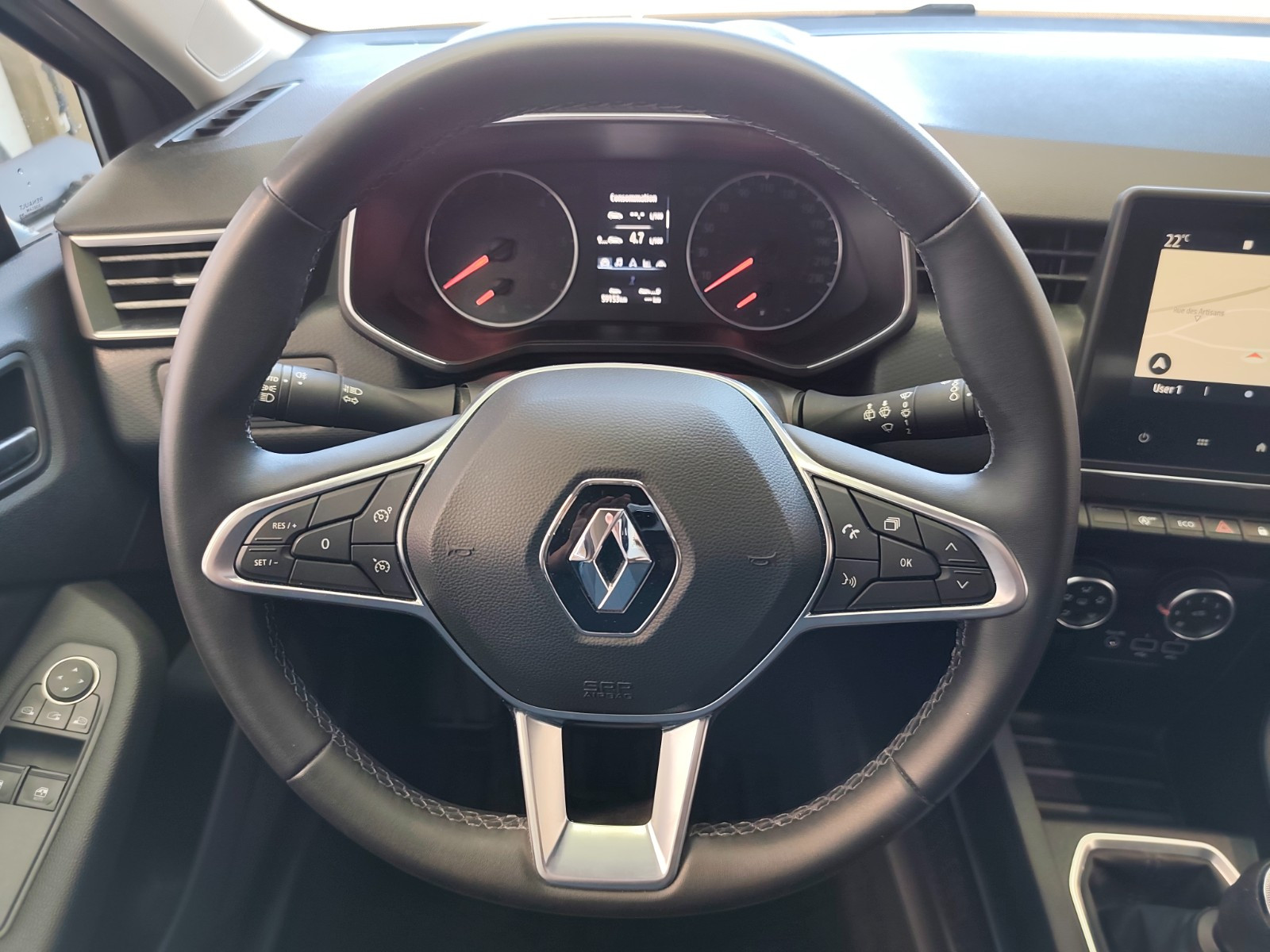 Renault CLIO BLUE DCI 85 BUSINESS - vue 1