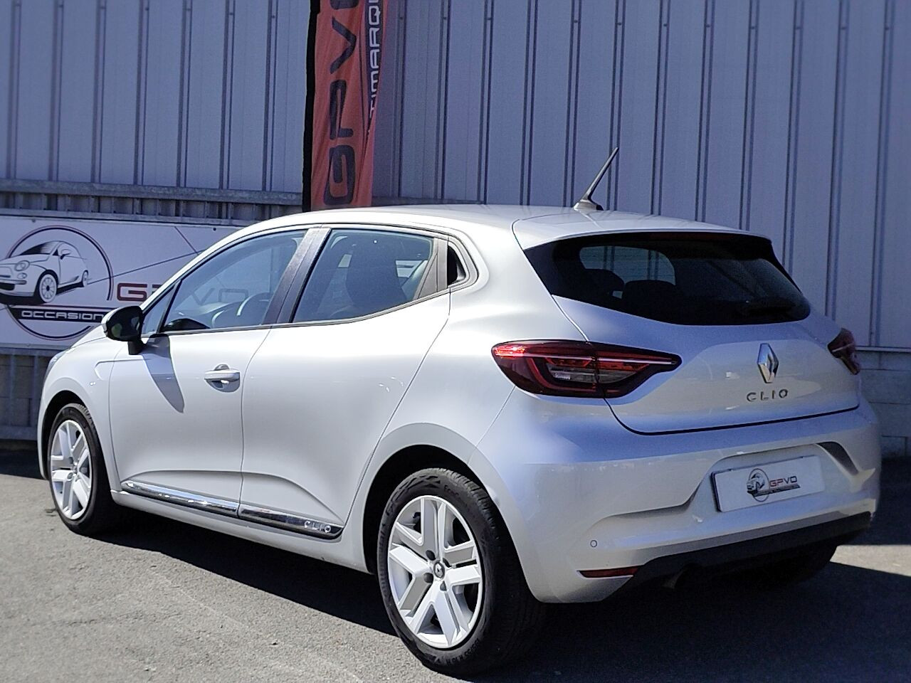 Renault CLIO BLUE DCI 85 BUSINESS - vue 1