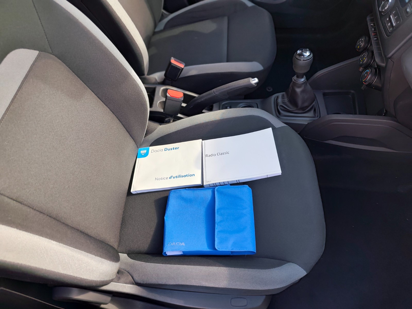 DACIA DUSTER TCE 125 4X2 ESSENTIEL - vue 1