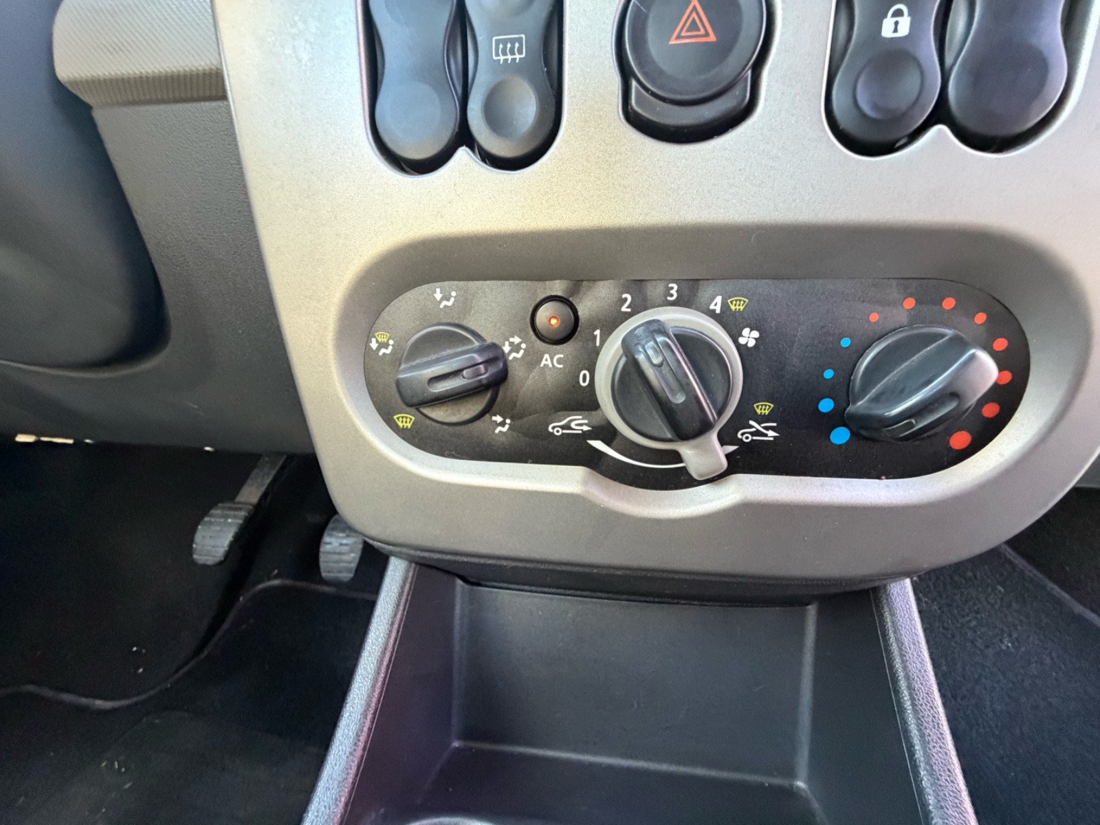 DACIA SANDERO Ambiance 1.4 MPI 75 CV – Pack clim – GARANTIE 12 MOIS — photo 16