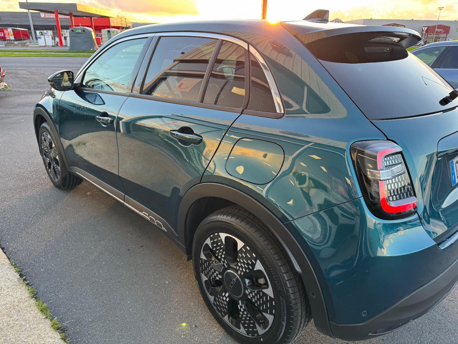 Fiat 600 HYBRID LA PRIMA 100 CH - vue 1