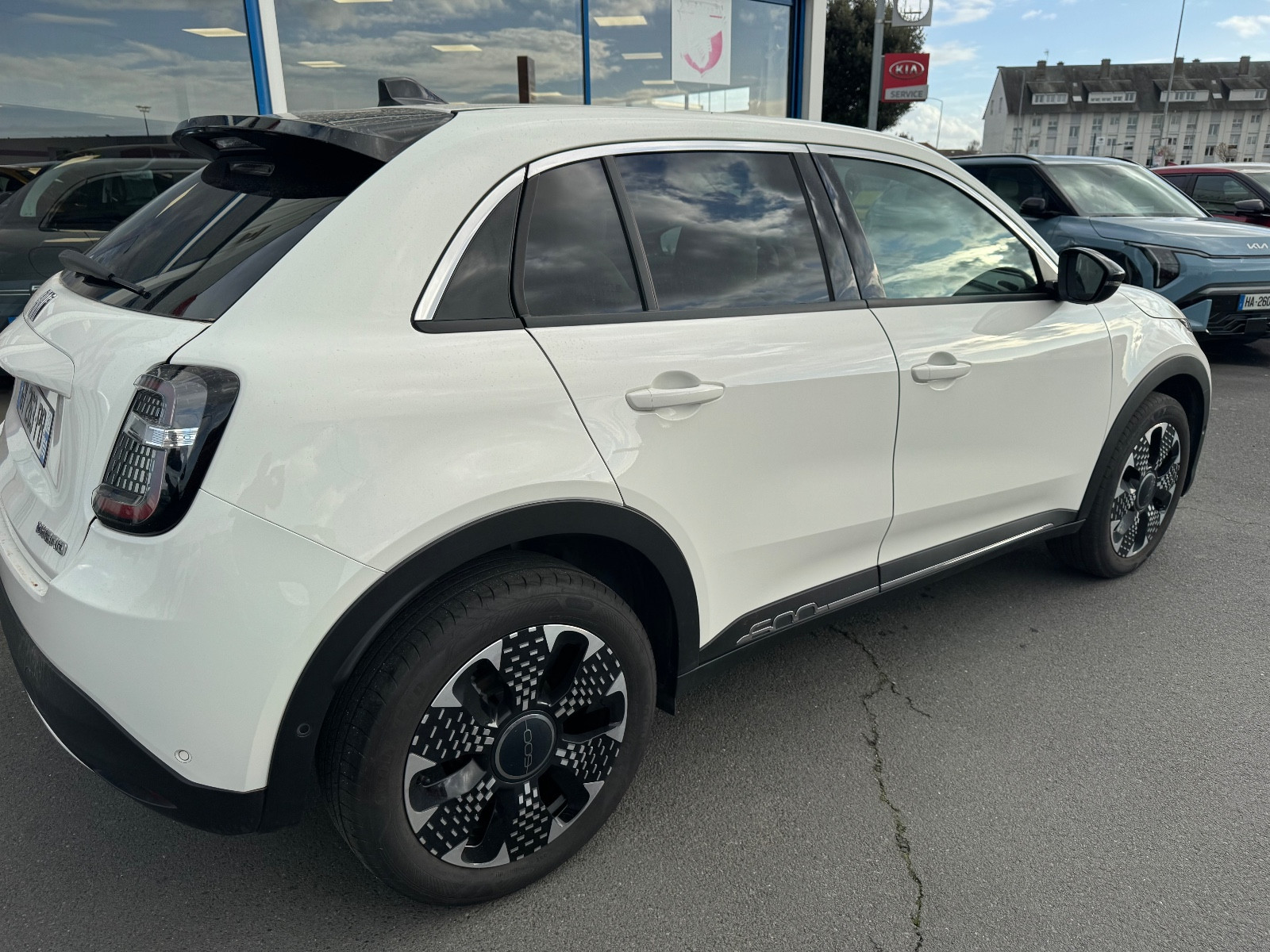 Fiat 600 HYBRID EDCT6 100 CH - vue 1