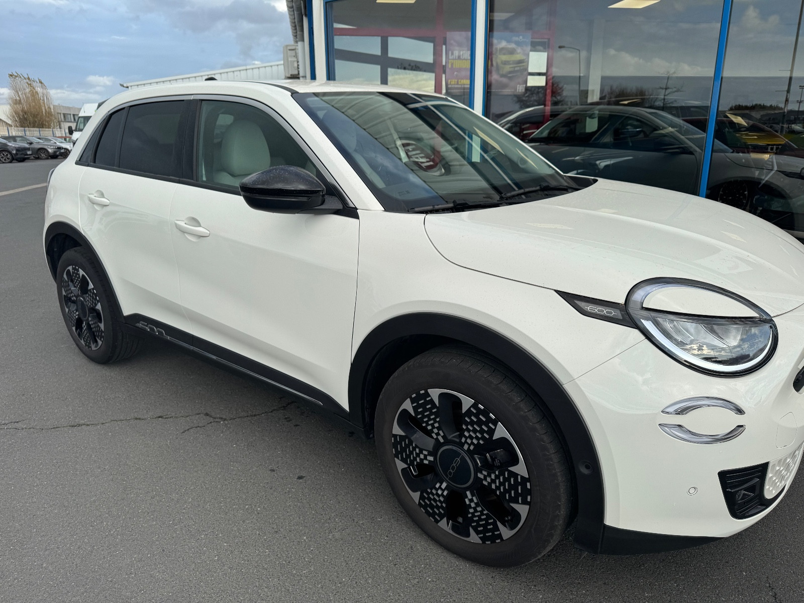 Fiat 600 HYBRID EDCT6 100 CH - vue 1