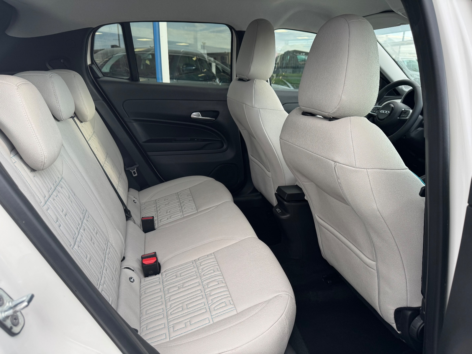 Fiat 600 HYBRID EDCT6 100 CH - vue 1
