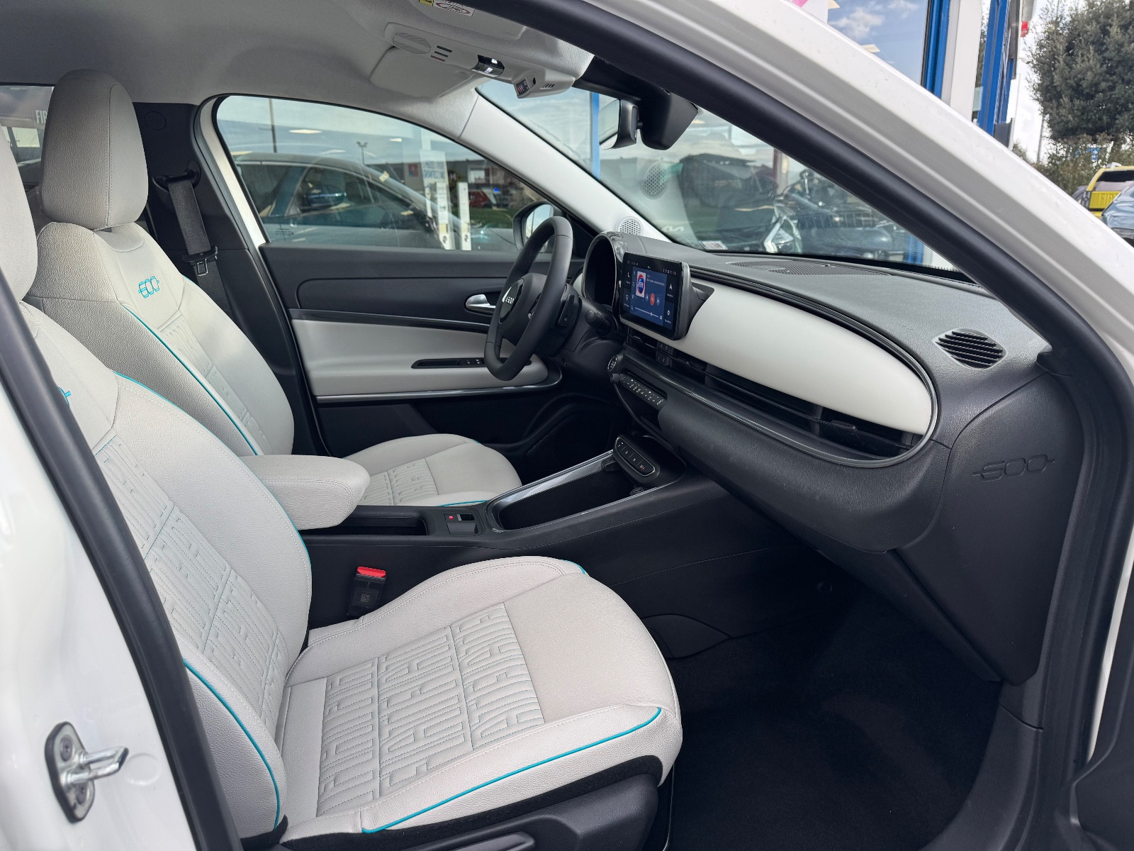 Fiat 600 HYBRID EDCT6 100 CH - vue 1