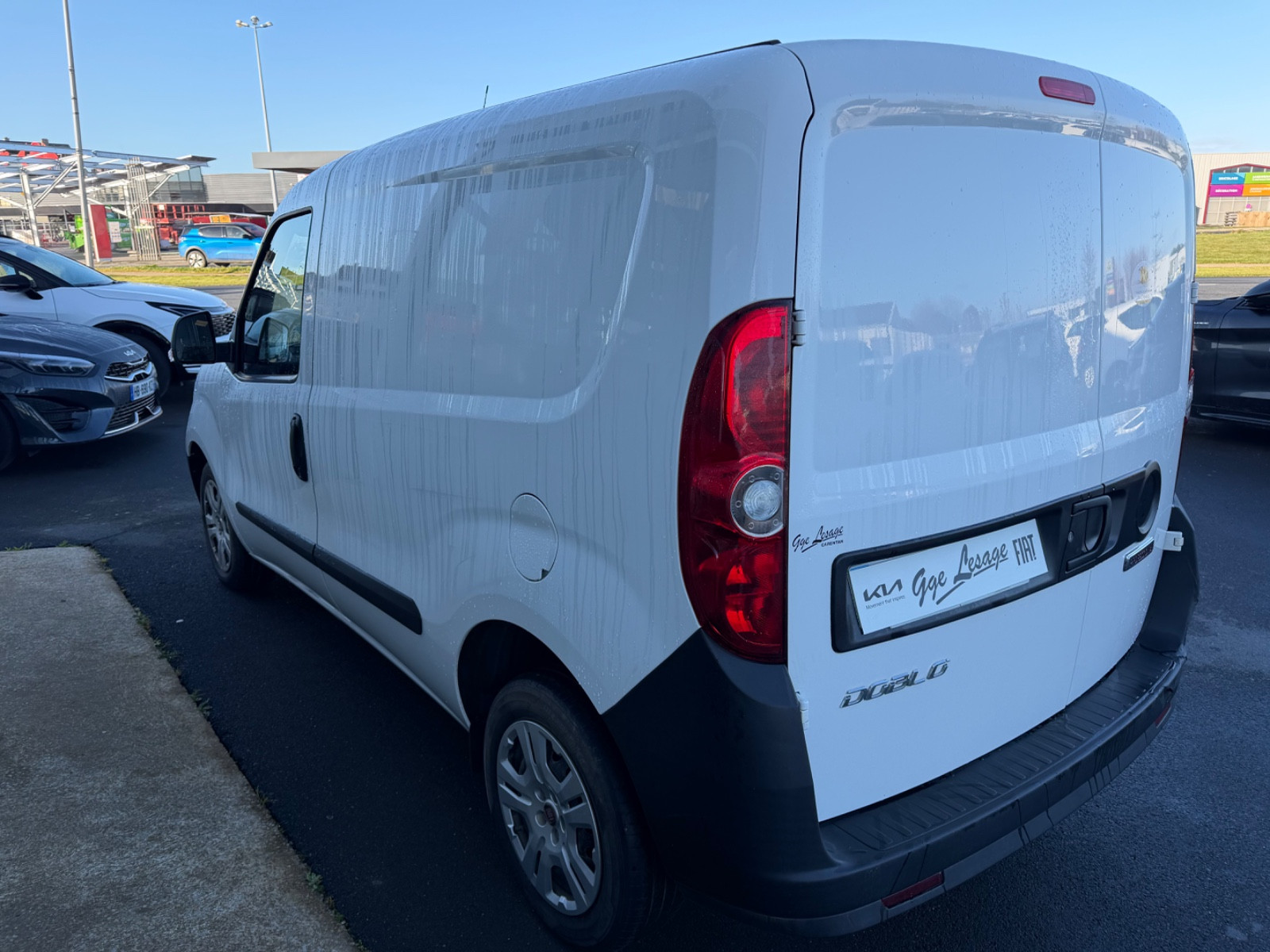 Fiat Doblo 1.6L Mjt 90 Ch - vue 1