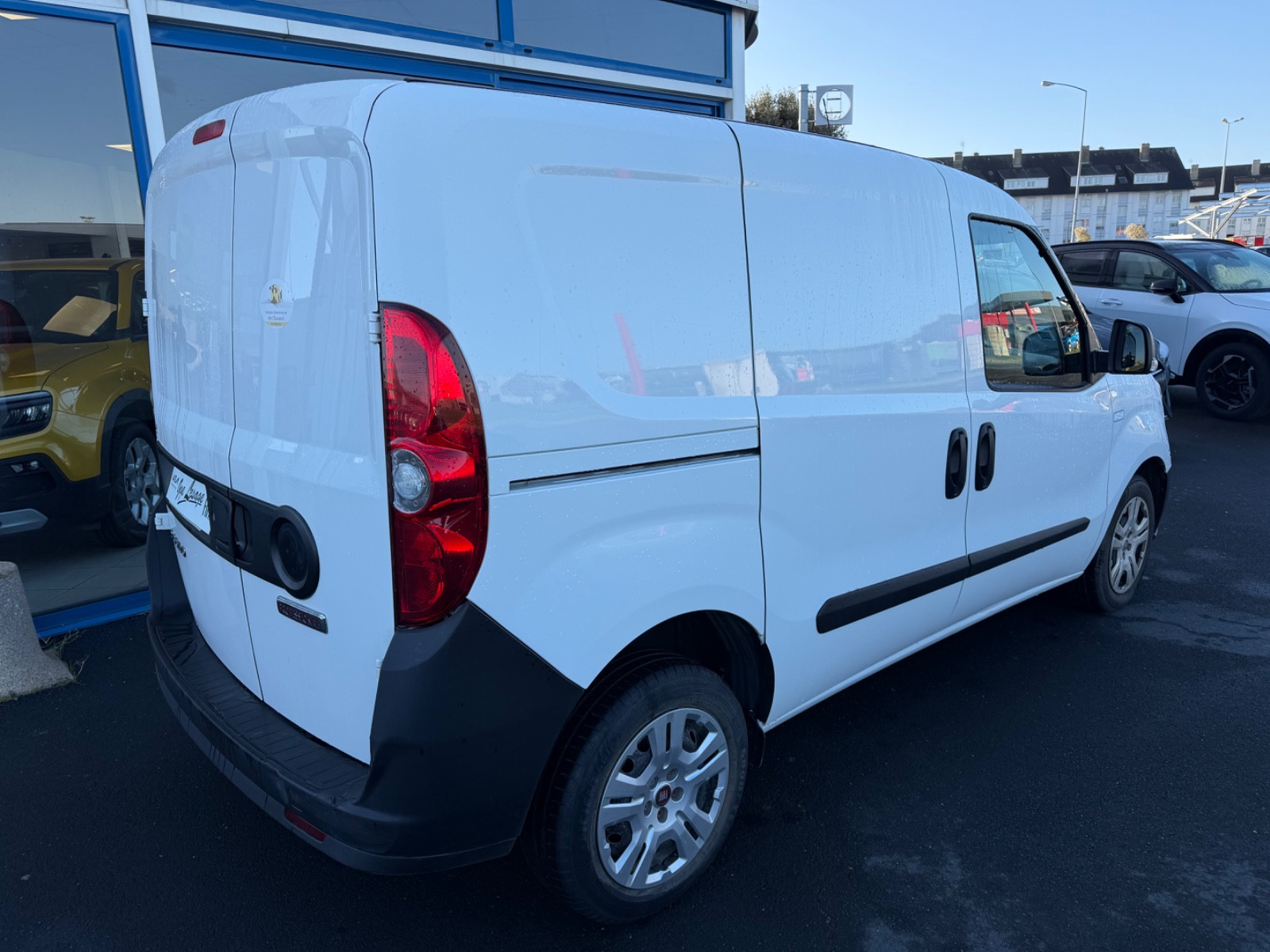 Fiat Doblo 1.6L Mjt 90 Ch - vue 1
