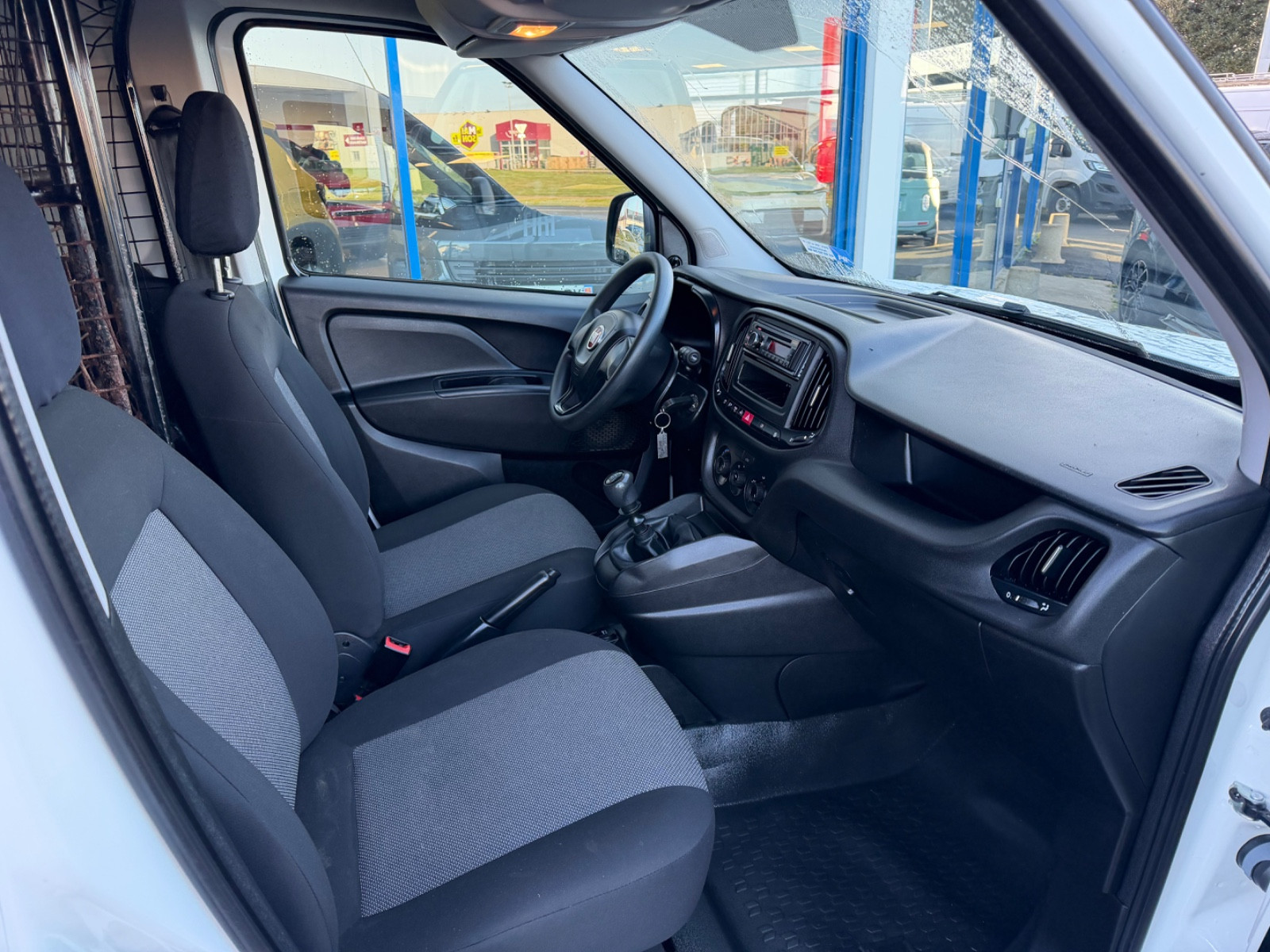 Fiat Doblo 1.6L Mjt 90 Ch - vue 1