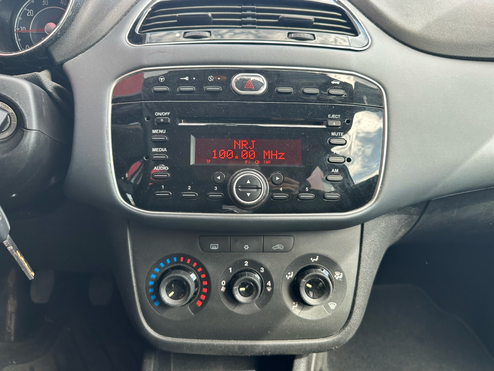 Fiat Grande Punto Van 1.3 JTD MULTIJET 75 CH – GARANTIE 12 MOIS — photo 24