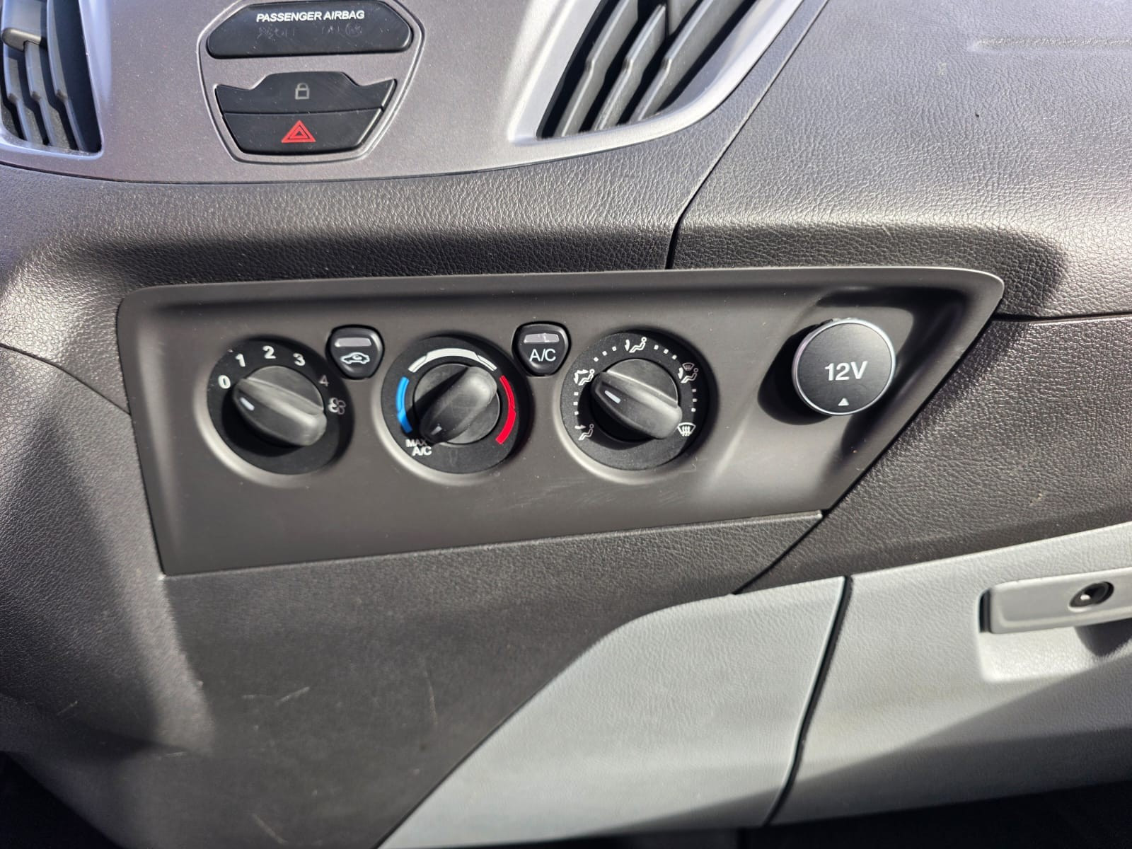 FORD CUSTOM TRANSIT 2.0 TDCi 130ch Ambiente 9 PLACES – GARANTIE 12 MOIS- — photo 22