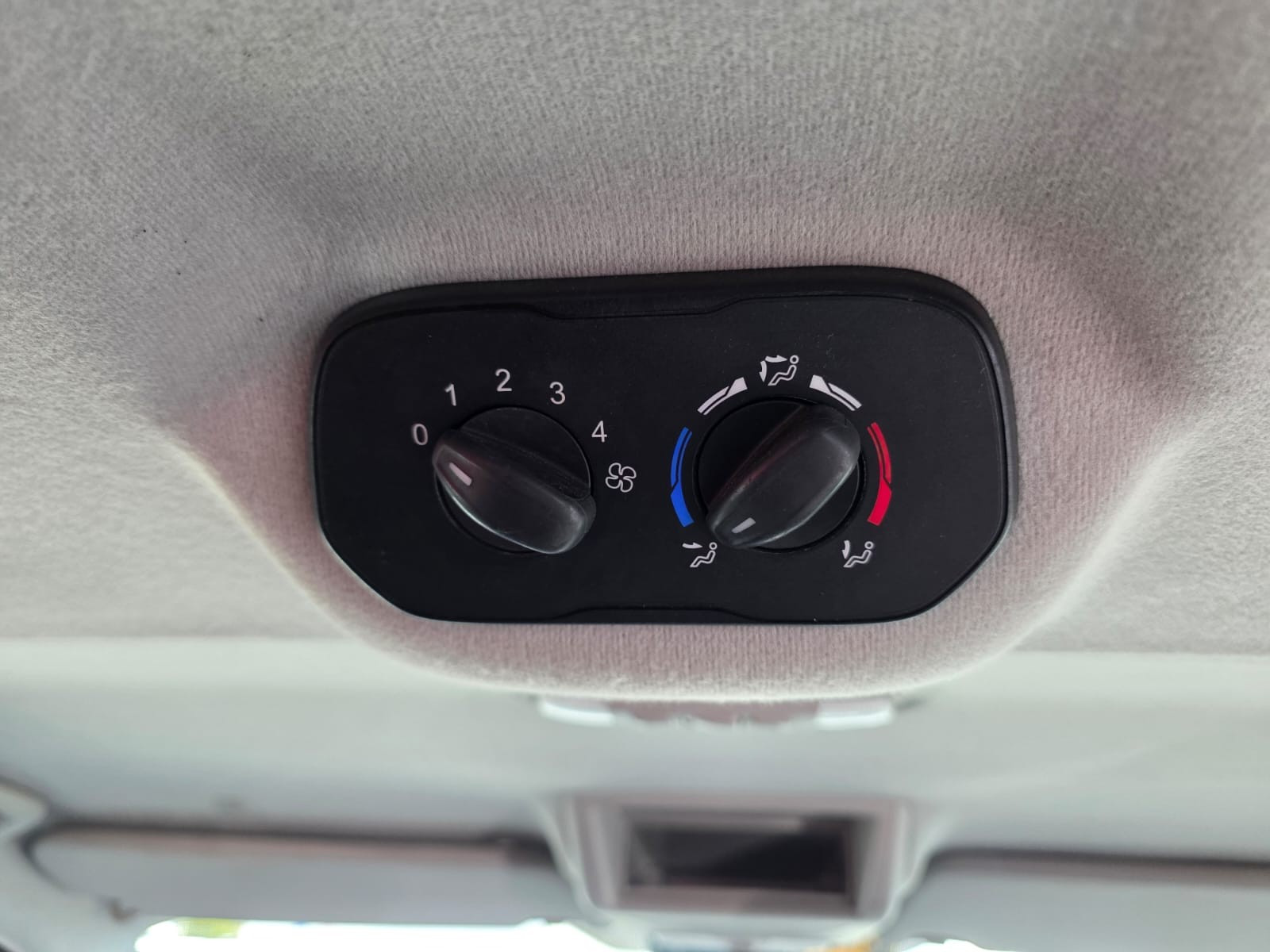 FORD CUSTOM TRANSIT 2.0 TDCi 130ch Ambiente 9 PLACES – GARANTIE 12 MOIS- — photo 24