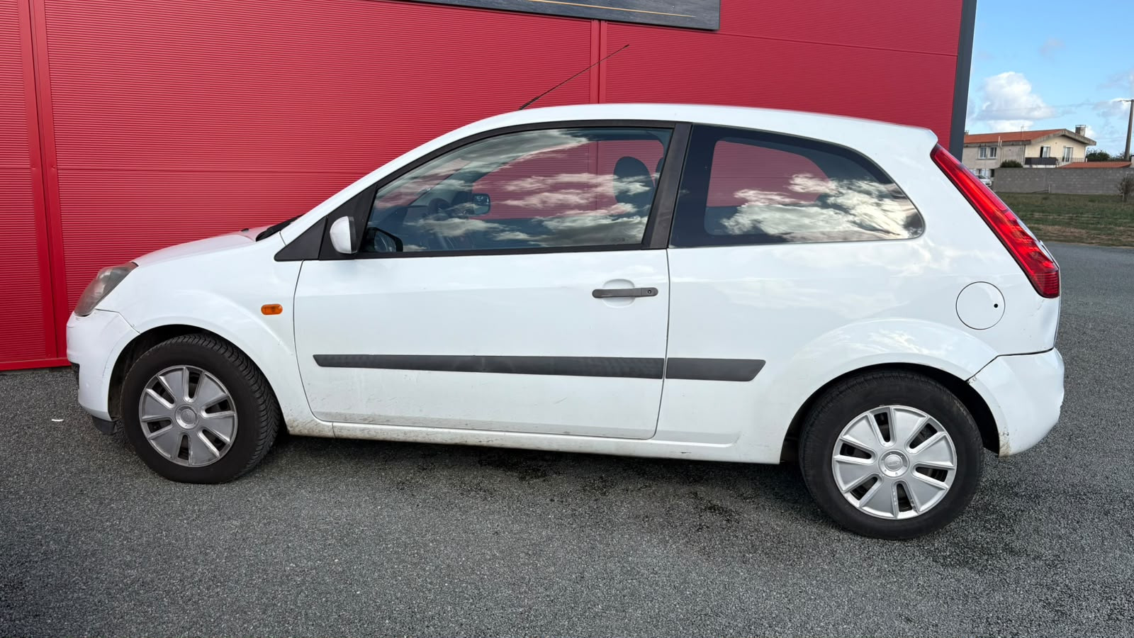 FORD Fiesta 1.4 TDCi 68 CV DISTRIBUTION FAITE/ ATTELAGE – GARANTIE 12 MOIS — photo 9