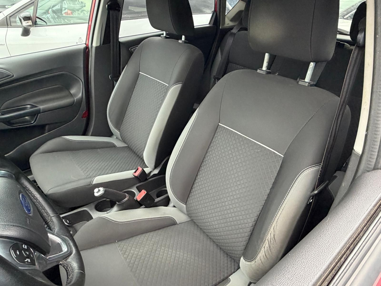 FORD Fiesta - vue 1