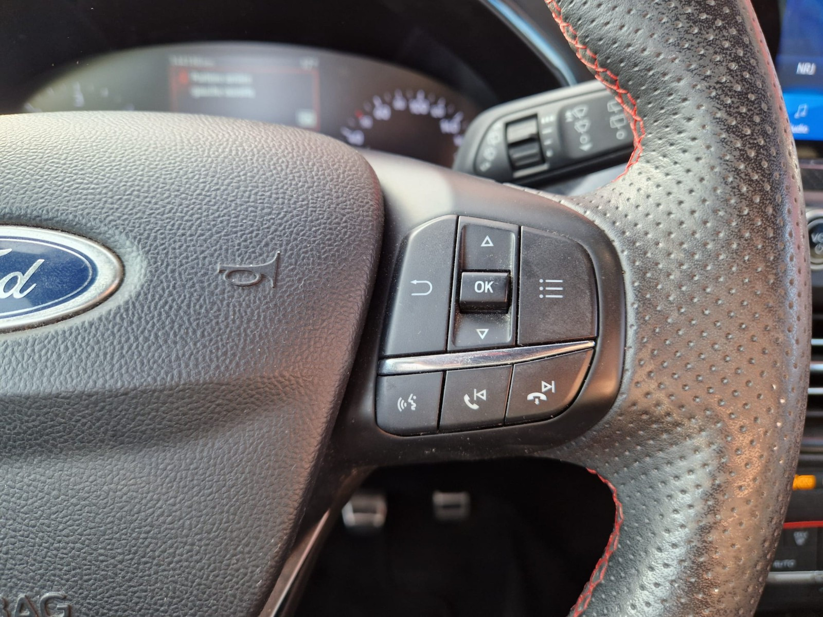 FORD Focus 1.5 TDCi 120CV ST LINE – GARANTIE 12 MOIS — photo 12
