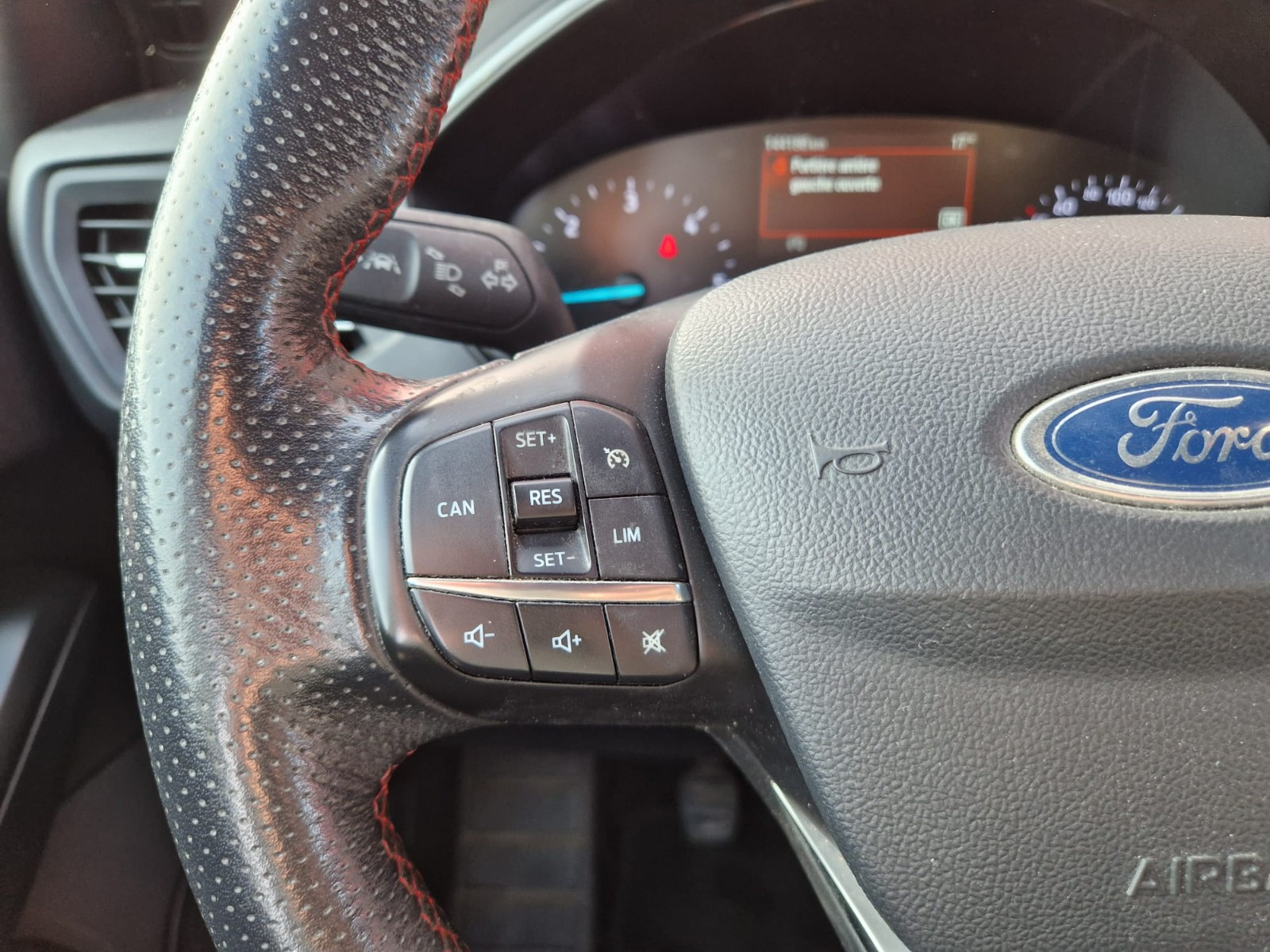 FORD Focus 1.5 TDCi 120CV ST LINE – GARANTIE 12 MOIS — photo 11