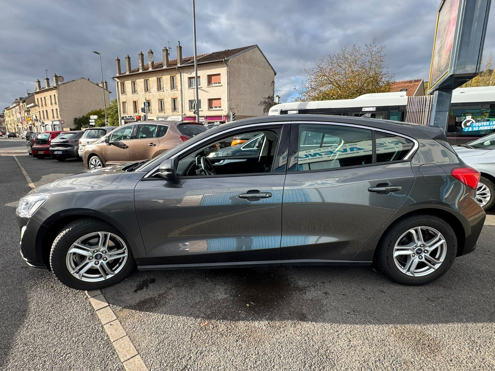 FORD Focus Berline - vue 1