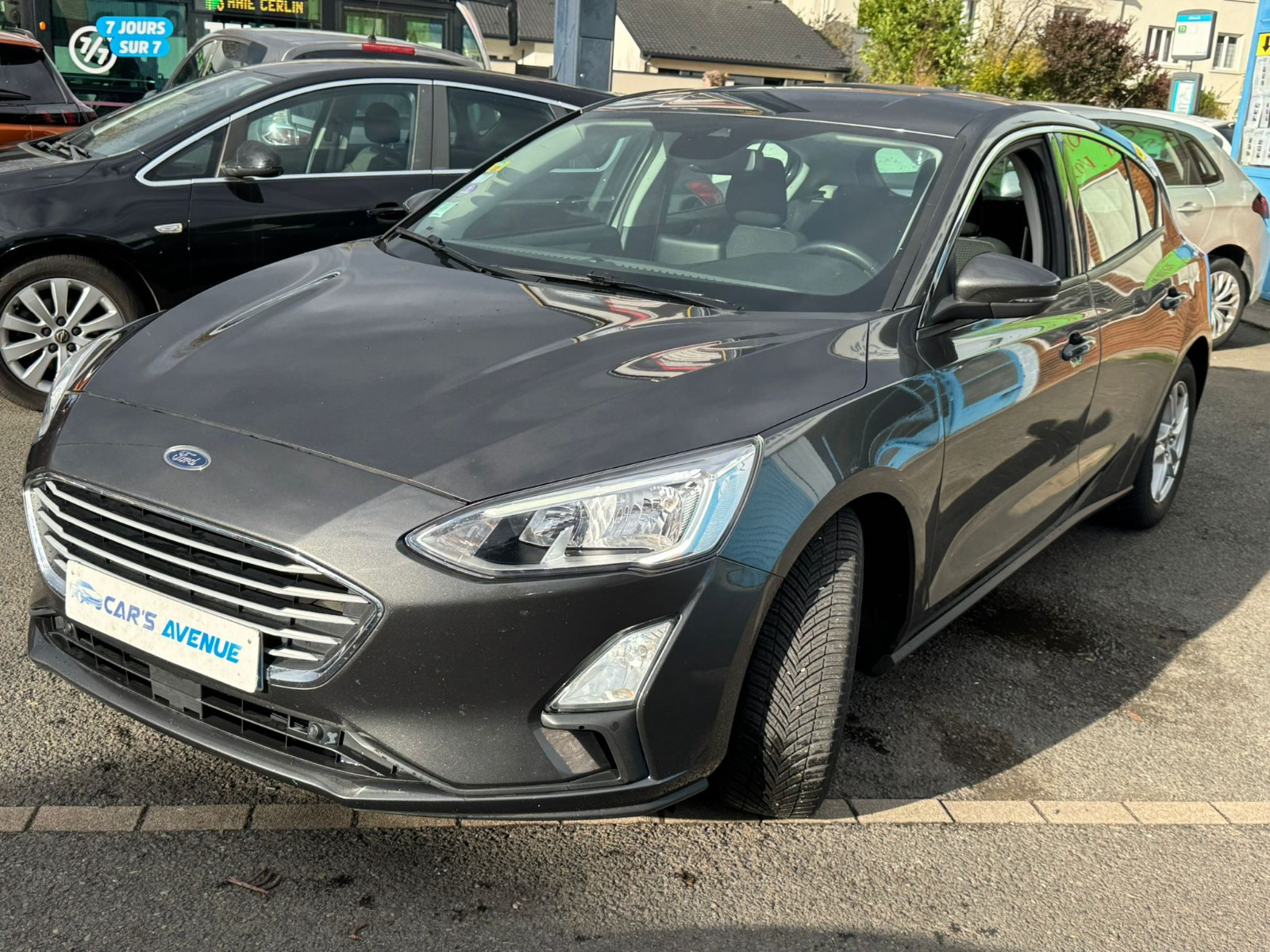 FORD Focus Berline - vue 1