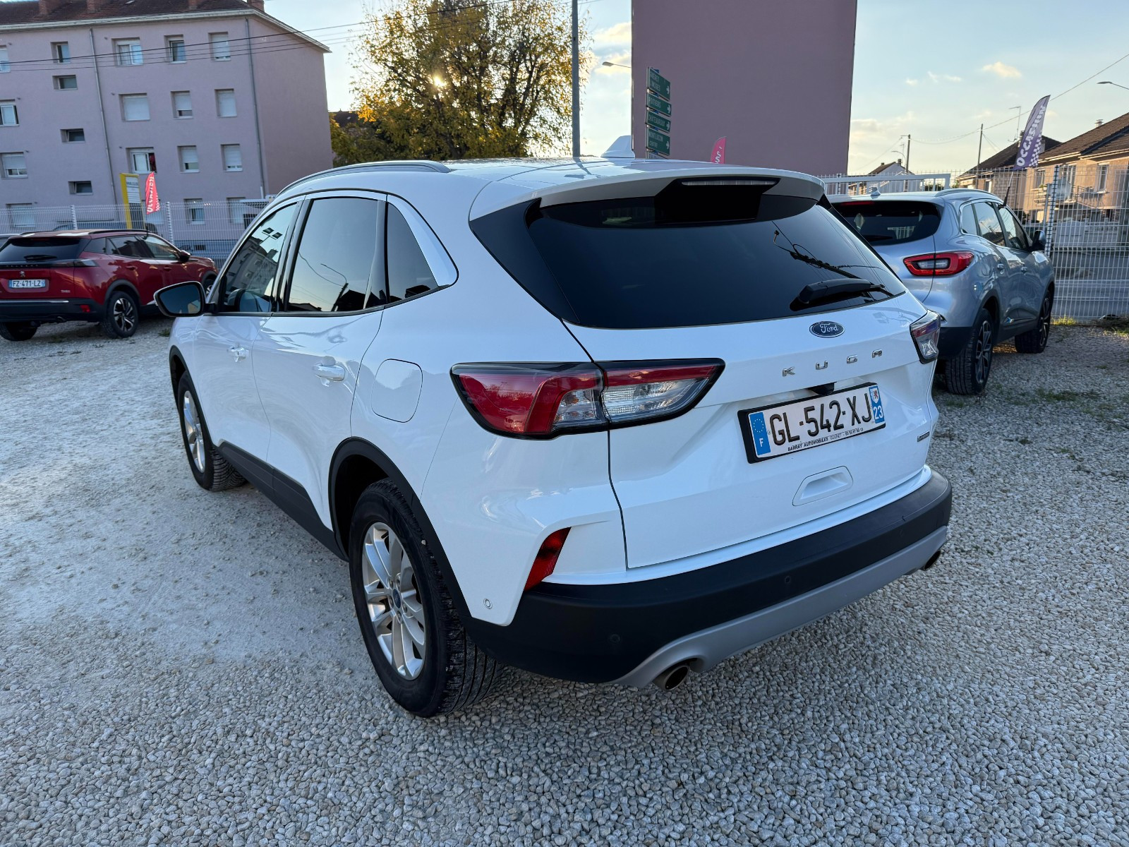 FORD Kuga - vue 1