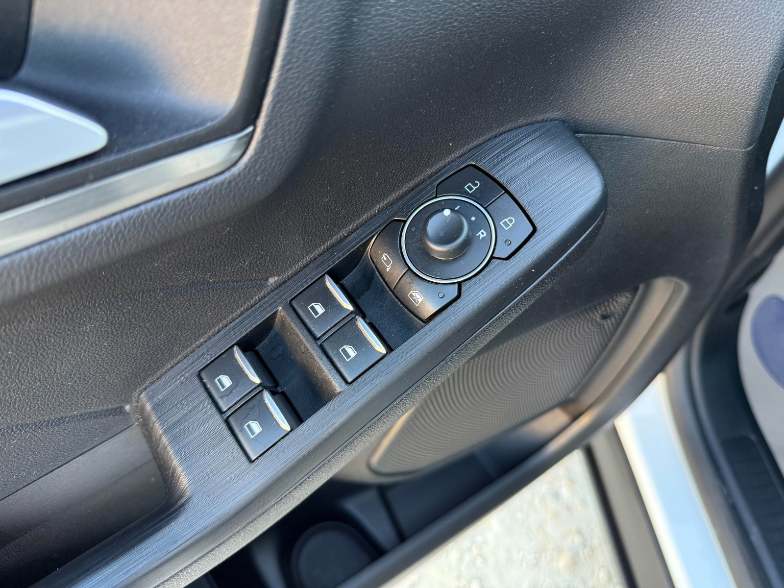FORD Kuga - vue 1