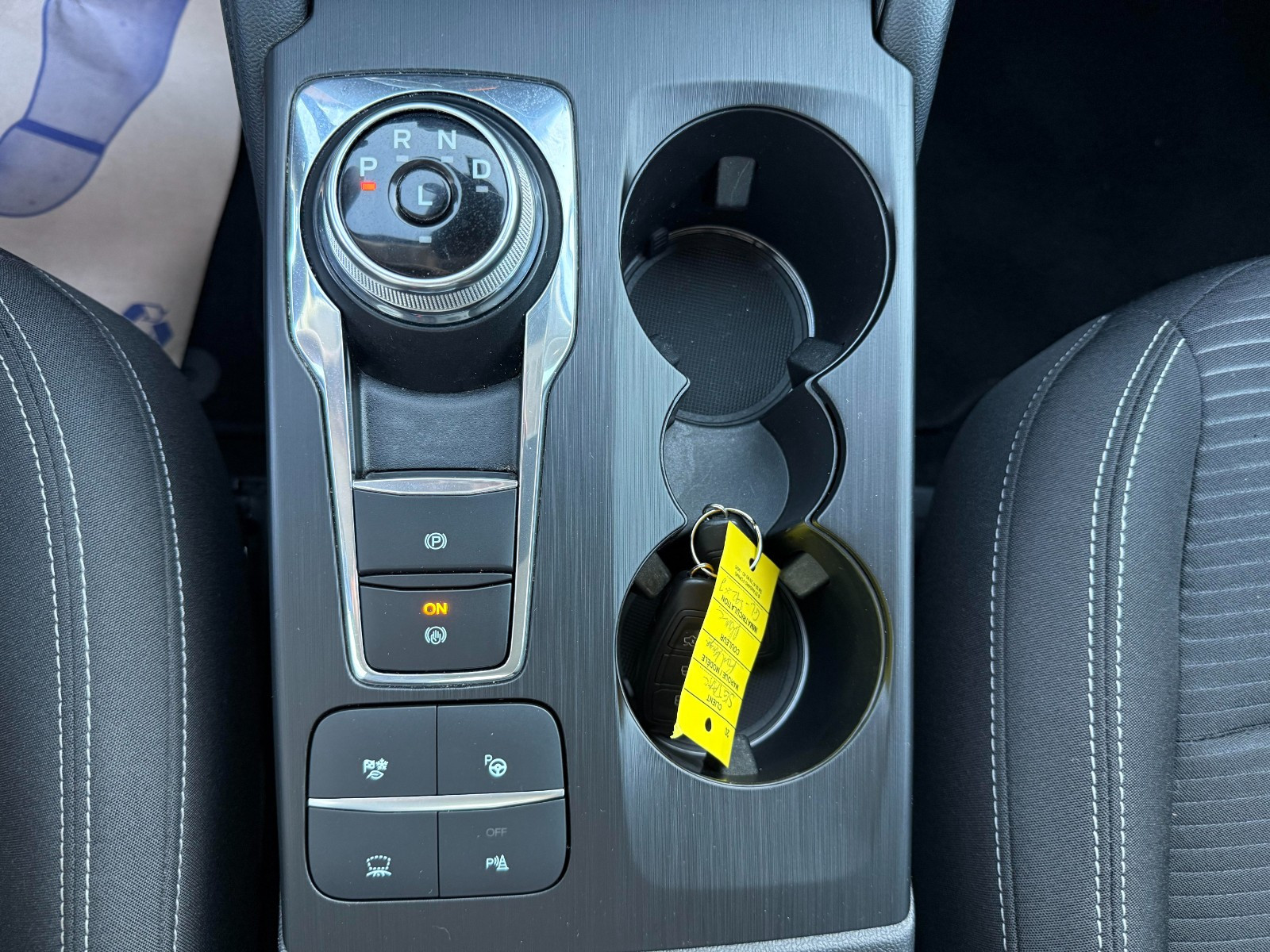 FORD Kuga - vue 1