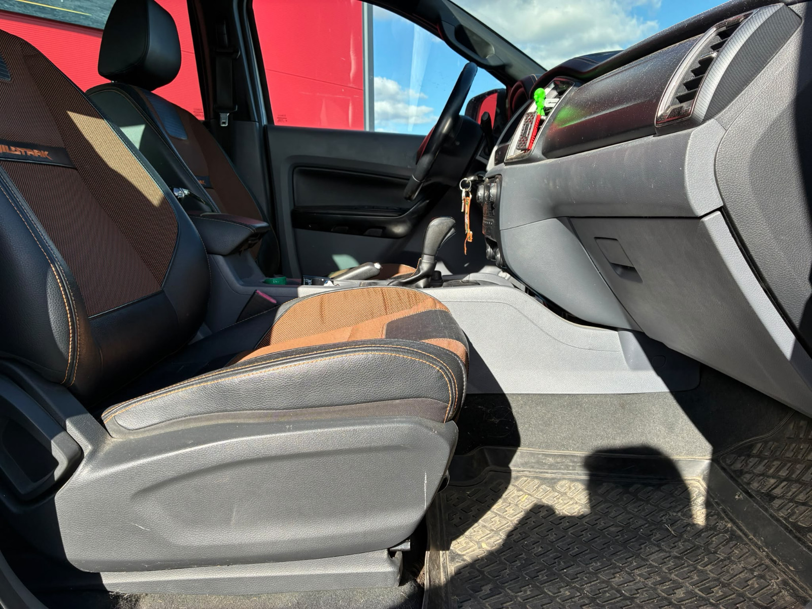 FORD RANGER 3.2 TDCi 200ch Double Cabine Wildtrak BVA – SUIVI FORD – CAR PLAY – ATTELAGE – RIDEAU DE BENNE – GARANTIE 12 MOIS — photo 14