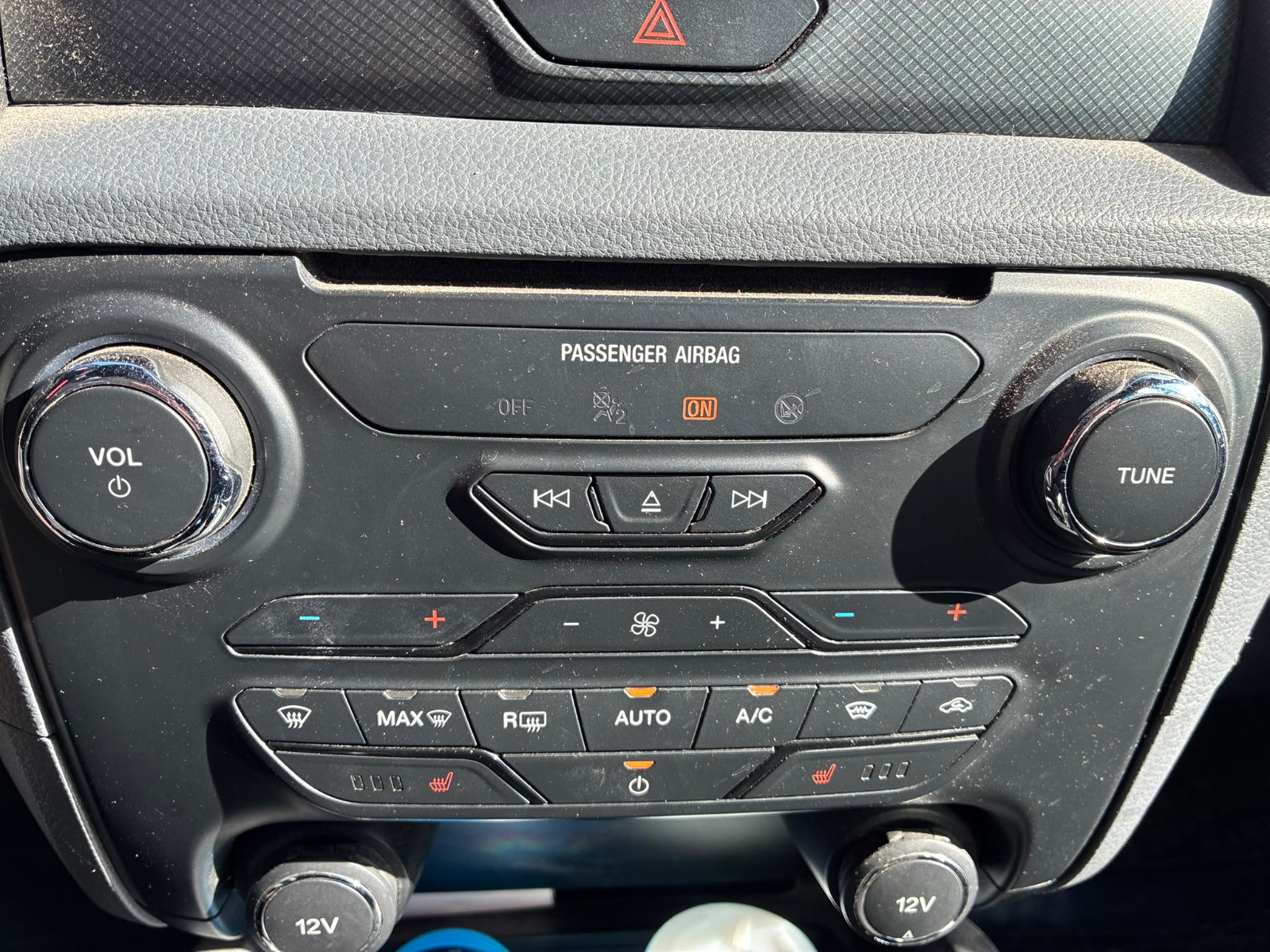 FORD RANGER 3.2 TDCi 200ch Double Cabine Wildtrak BVA – SUIVI FORD – CAR PLAY – ATTELAGE – RIDEAU DE BENNE – GARANTIE 12 MOIS — photo 27