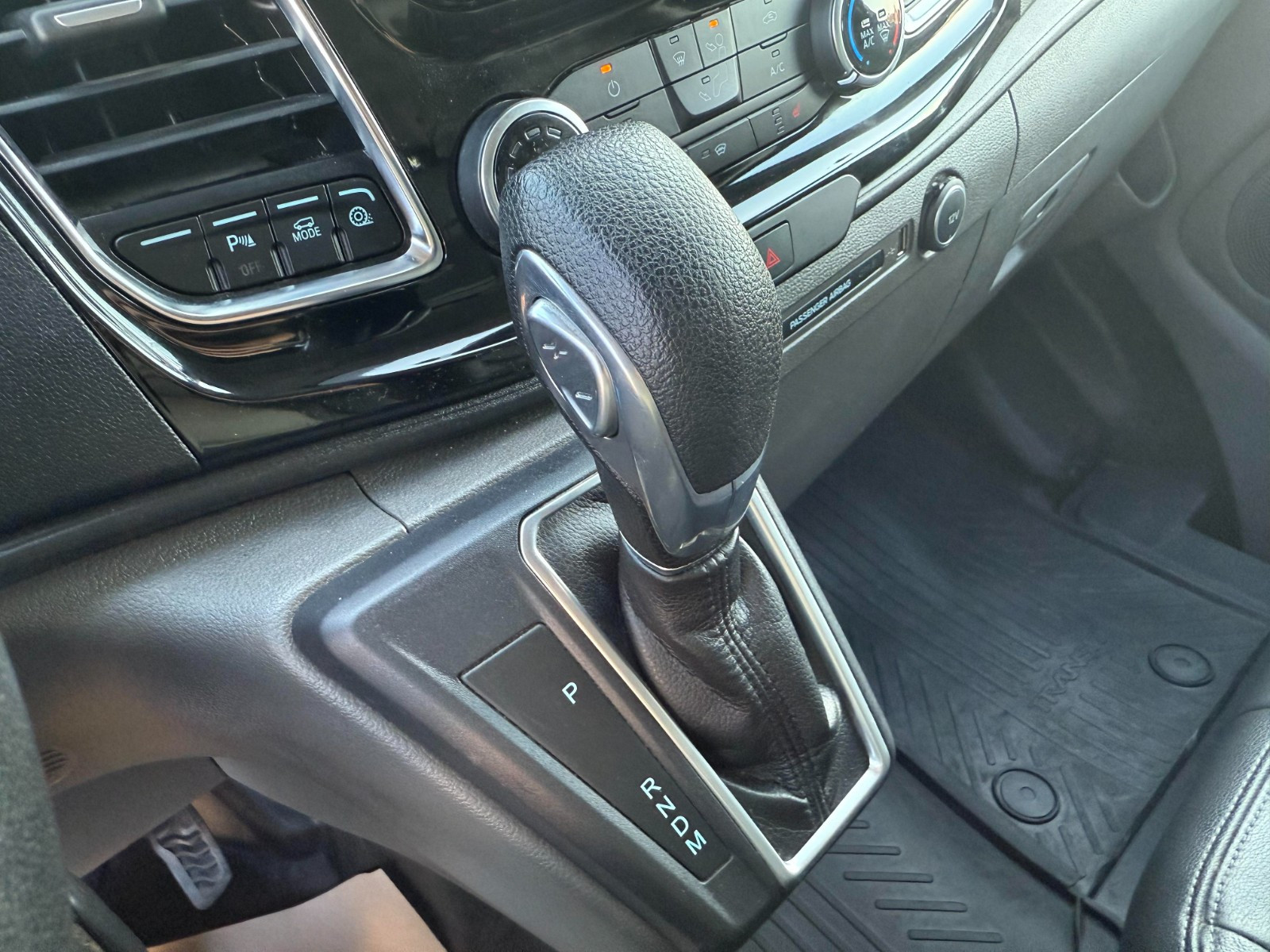 FORD TRANSIT CUSTOM FOURGON - vue 1