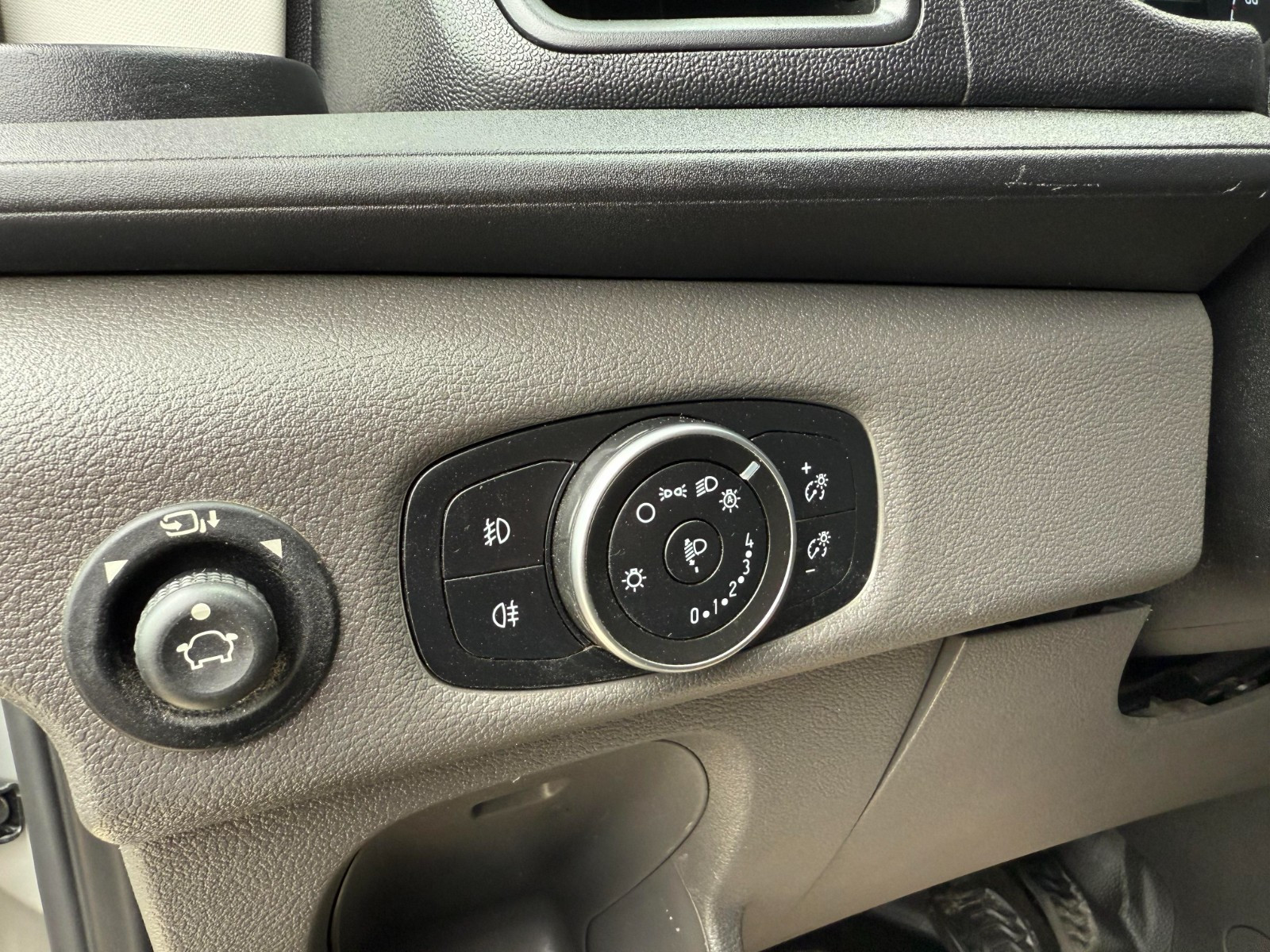 FORD TRANSIT FOURGON - vue 1