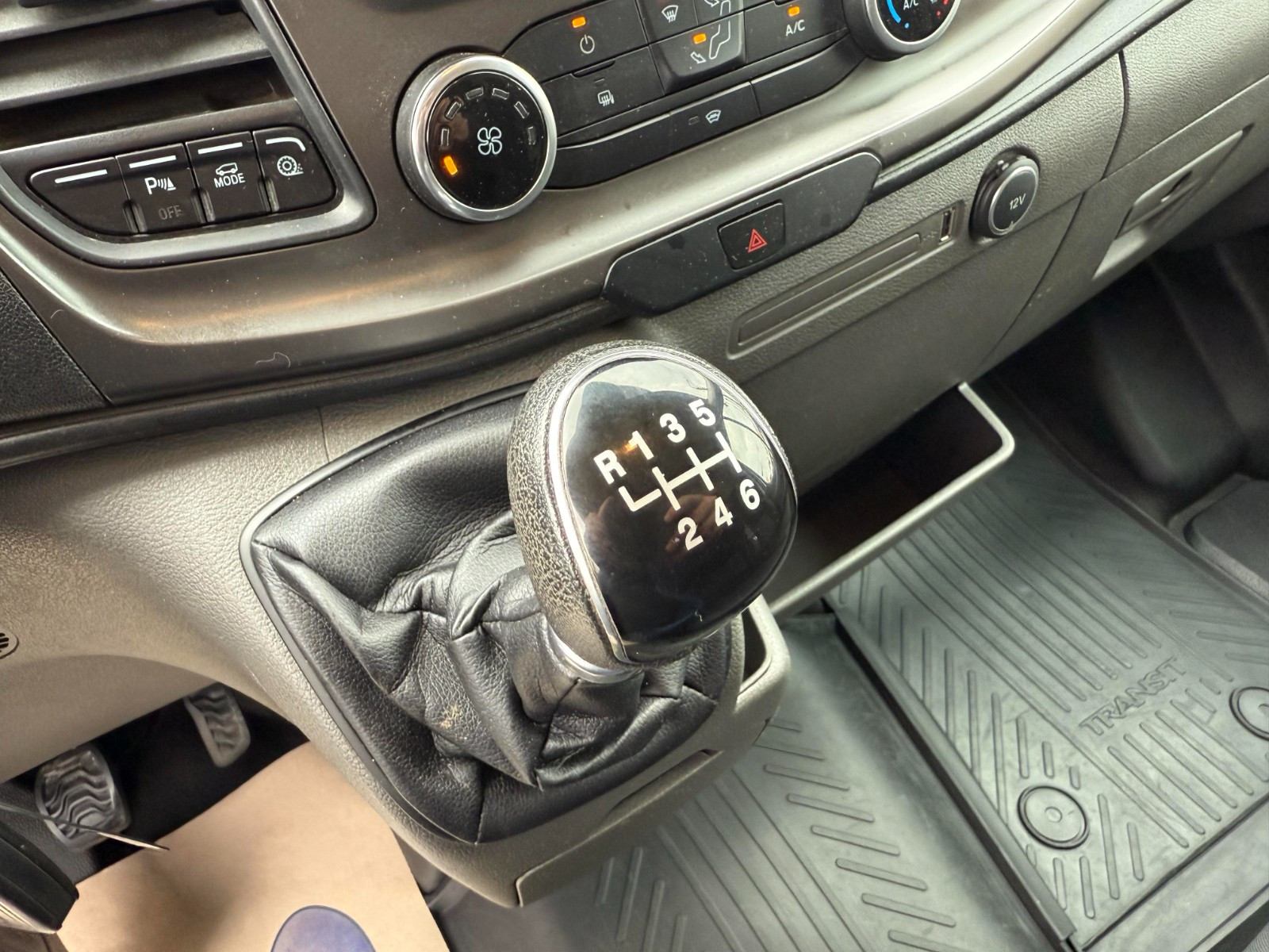FORD TRANSIT FOURGON - vue 1