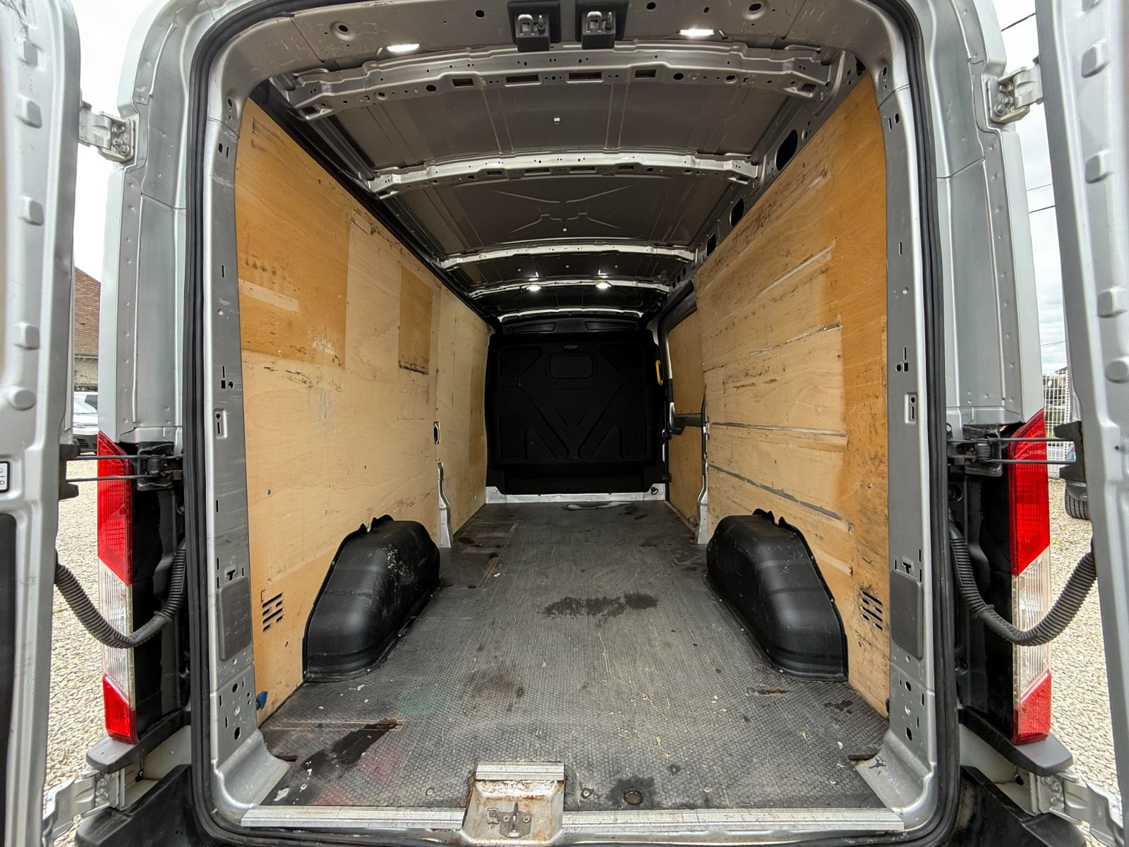 FORD TRANSIT FOURGON - vue 1