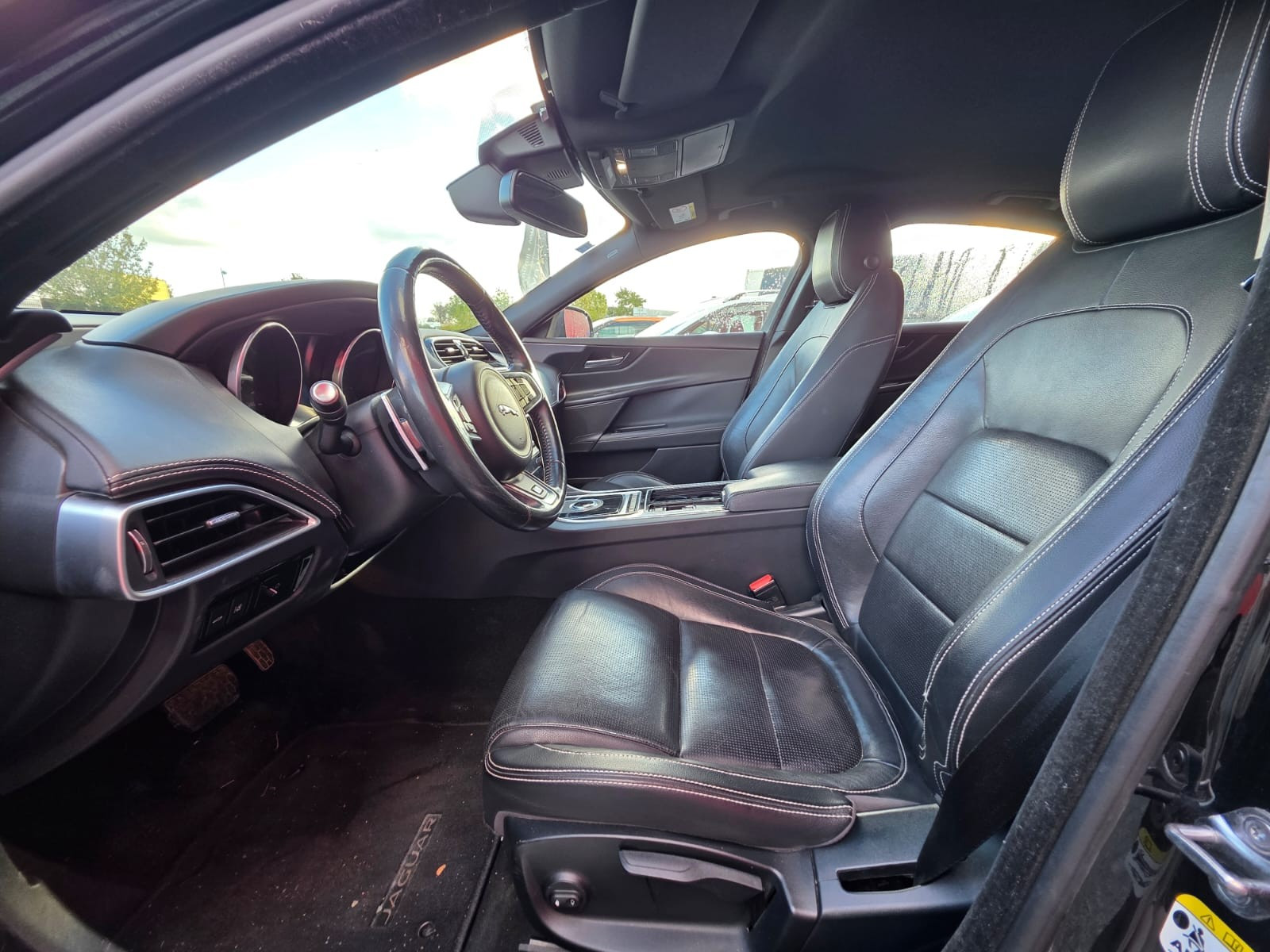 Jaguar XE R-Sport 2.0D 180ch -GARANTIE 12 MOIS — photo 9