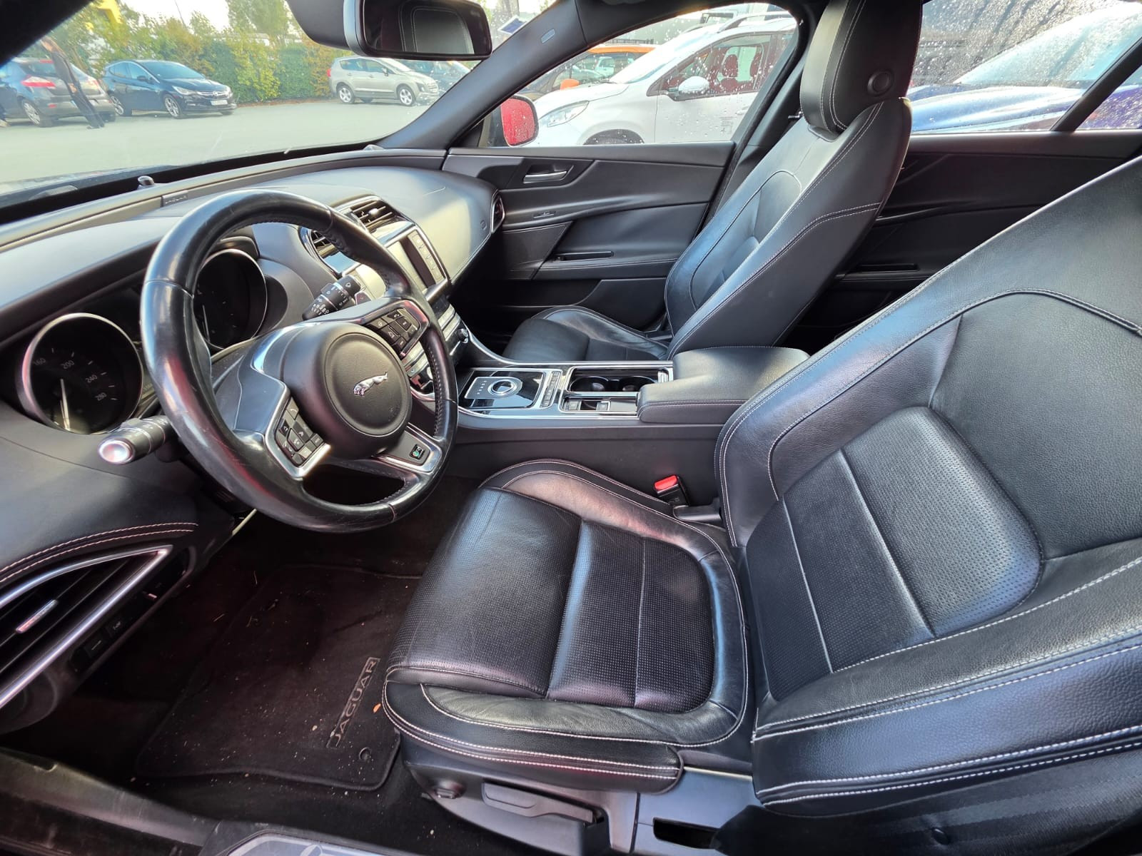 Jaguar XE R-Sport 2.0D 180ch -GARANTIE 12 MOIS — photo 10