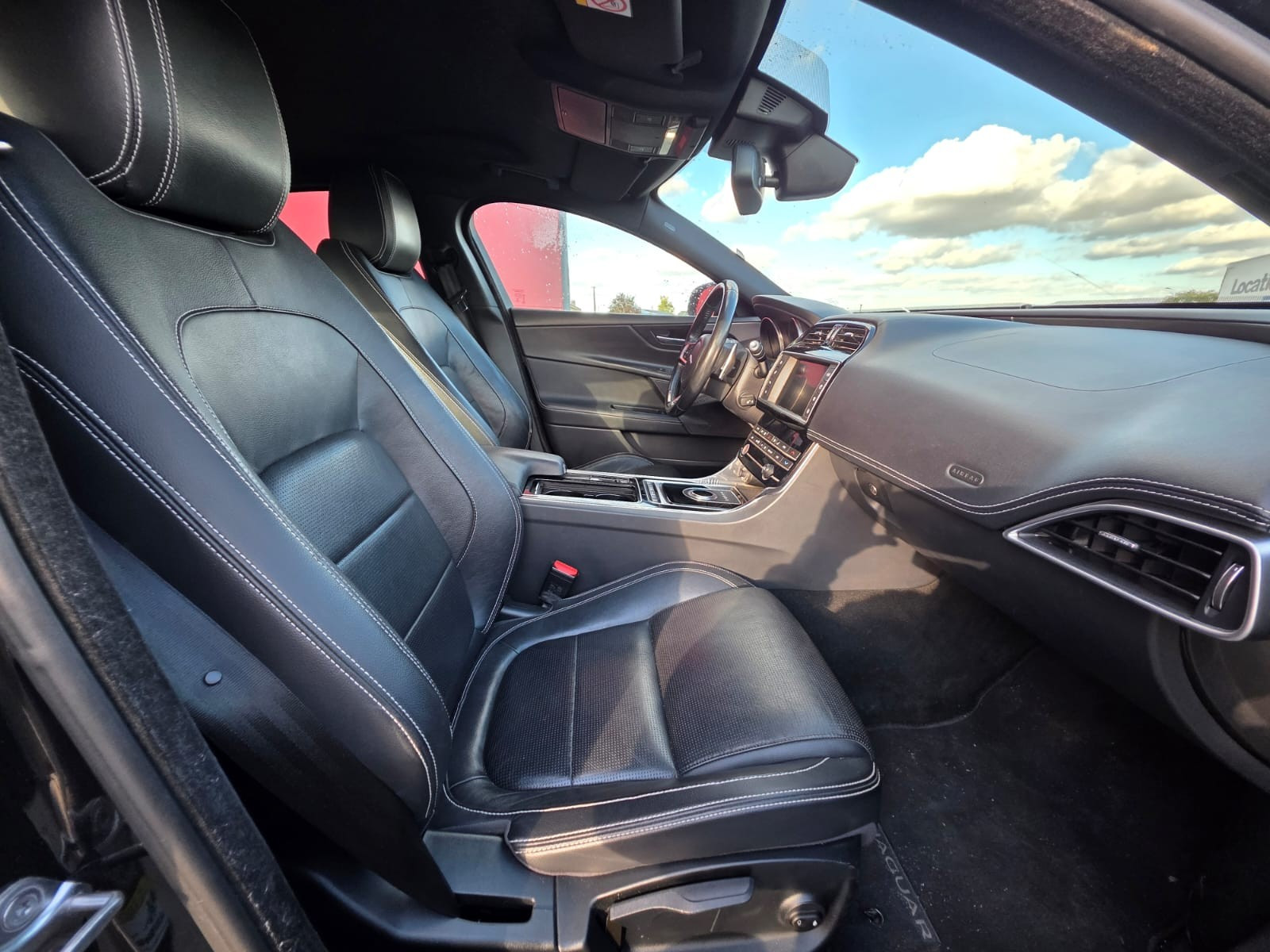 Jaguar XE R-Sport 2.0D 180ch -GARANTIE 12 MOIS — photo 11