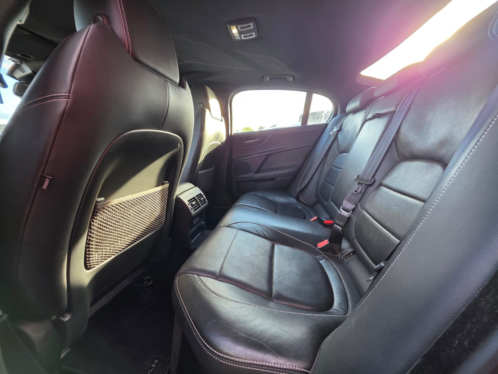 Jaguar XE R-Sport 2.0D 180ch -GARANTIE 12 MOIS — photo 13