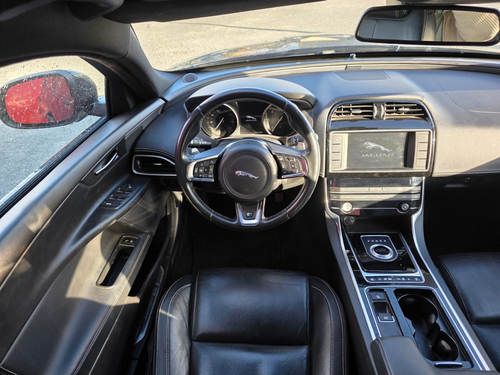 Jaguar XE R-Sport 2.0D 180ch -GARANTIE 12 MOIS — photo 18