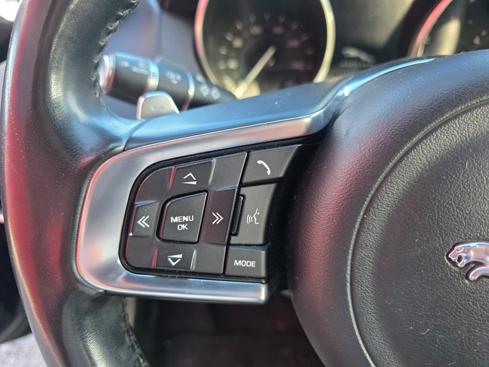 Jaguar XE R-Sport 2.0D 180ch -GARANTIE 12 MOIS — photo 20